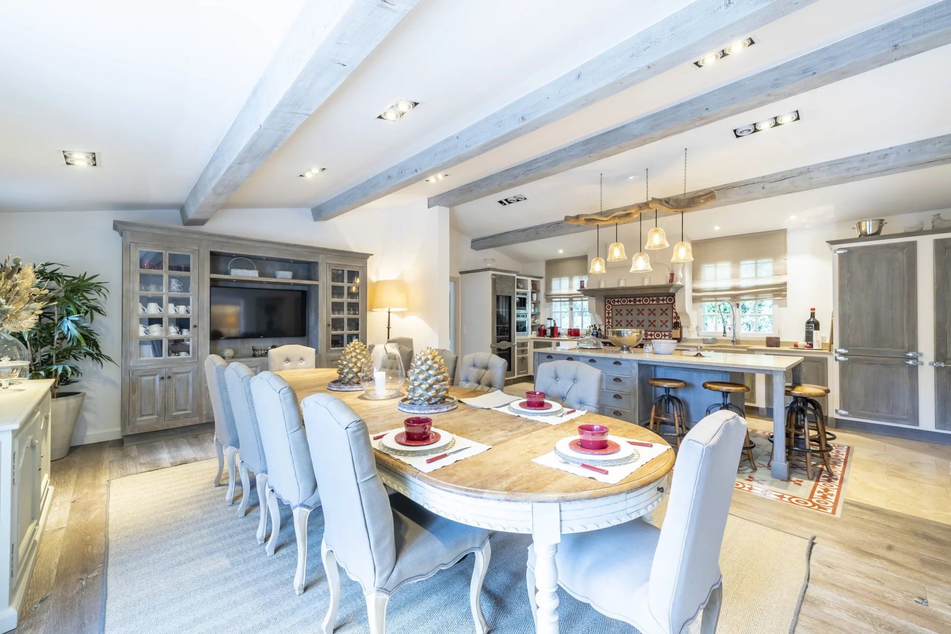 villa 8 Pièces en vente sur Saint-Paul-en-Forêt (83440) Vente Villa Saint-Paul-en-Forêt 8 Pièces 270 m²