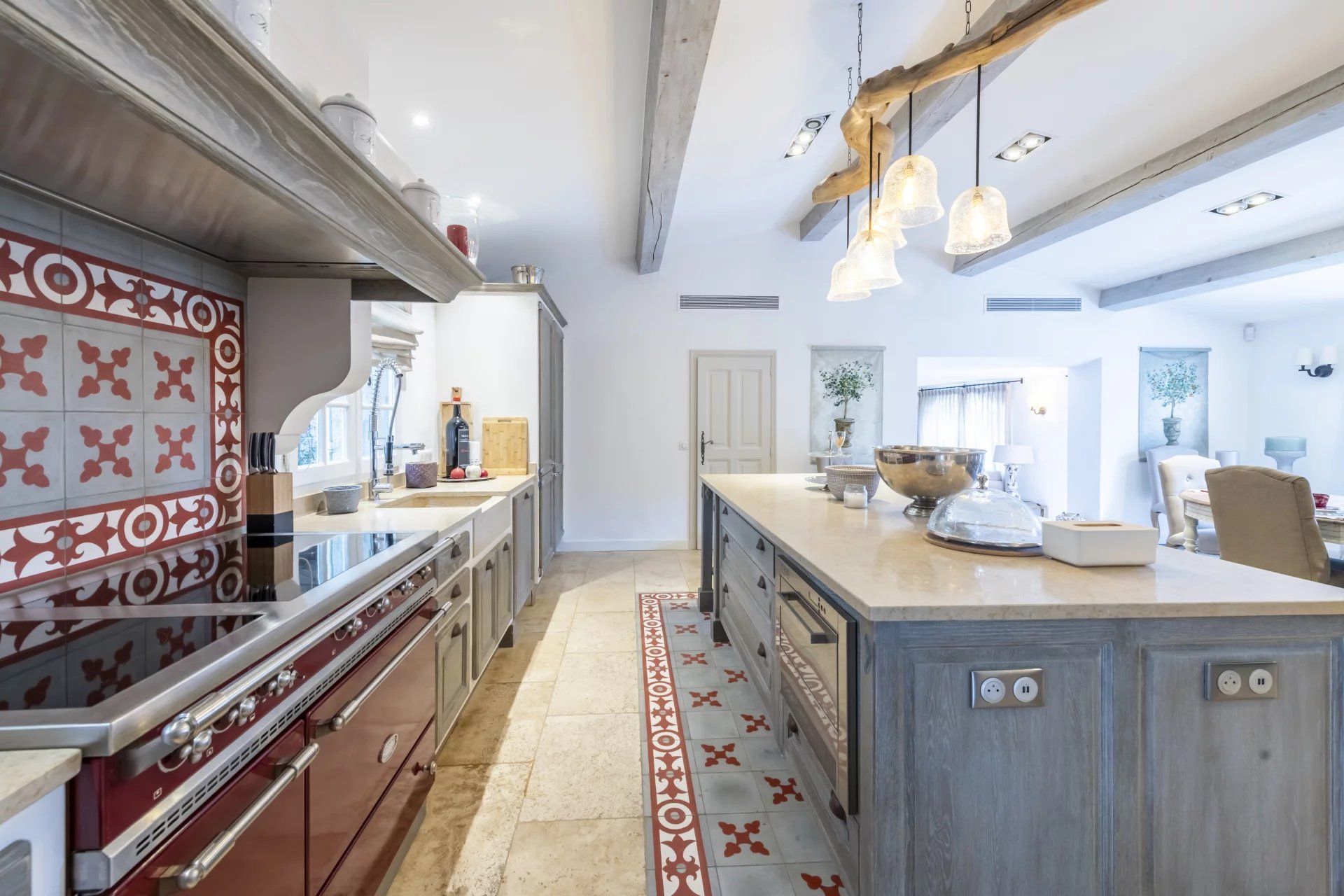 villa 8 Pièces en vente sur Saint-Paul-en-Forêt (83440) Vente Villa Saint-Paul-en-Forêt 8 Pièces 270 m²