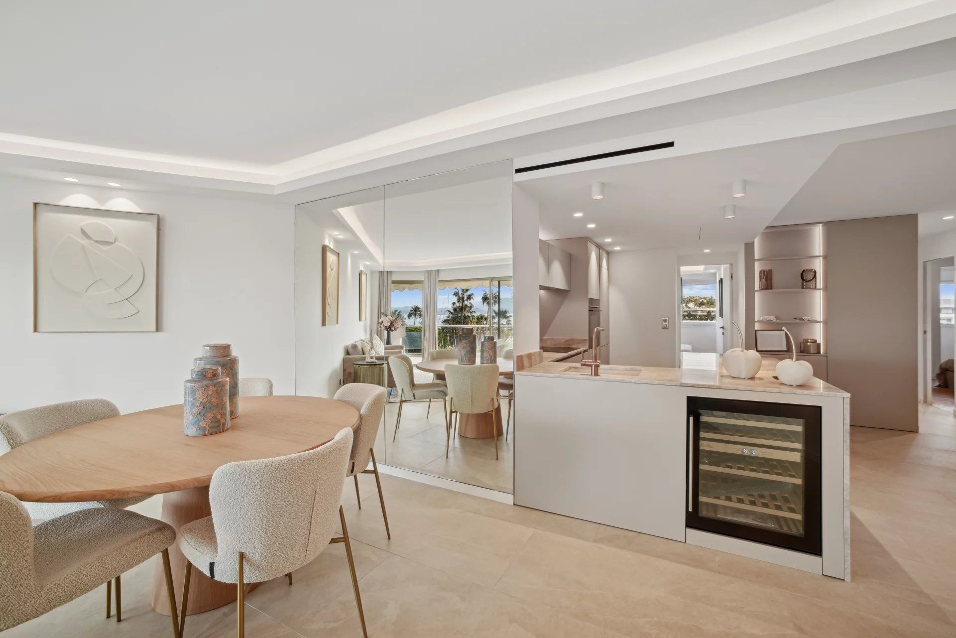 apartment 4 Rooms for sale on Cannes (06400)