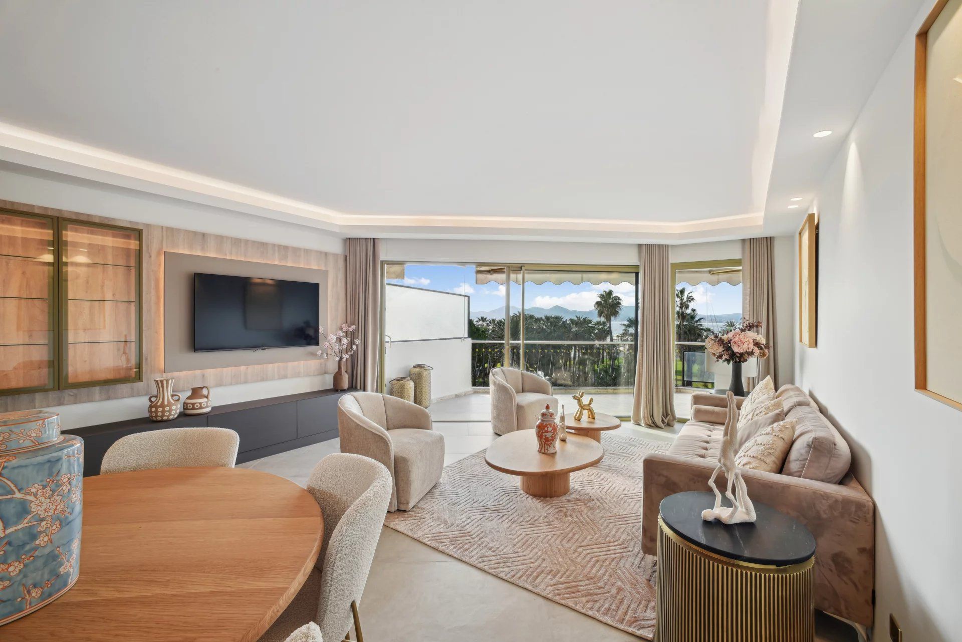 apartment 4 Rooms for sale on Cannes (06400)