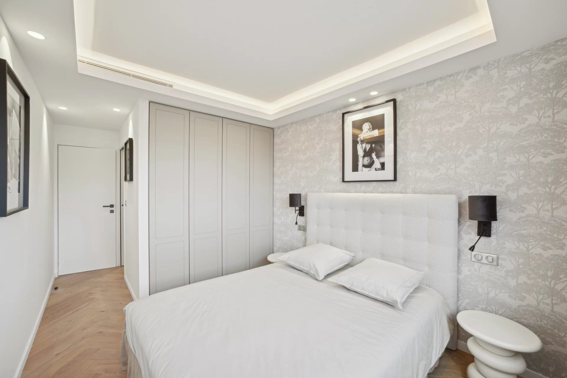 apartment 4 Rooms for sale on Cannes (06400)