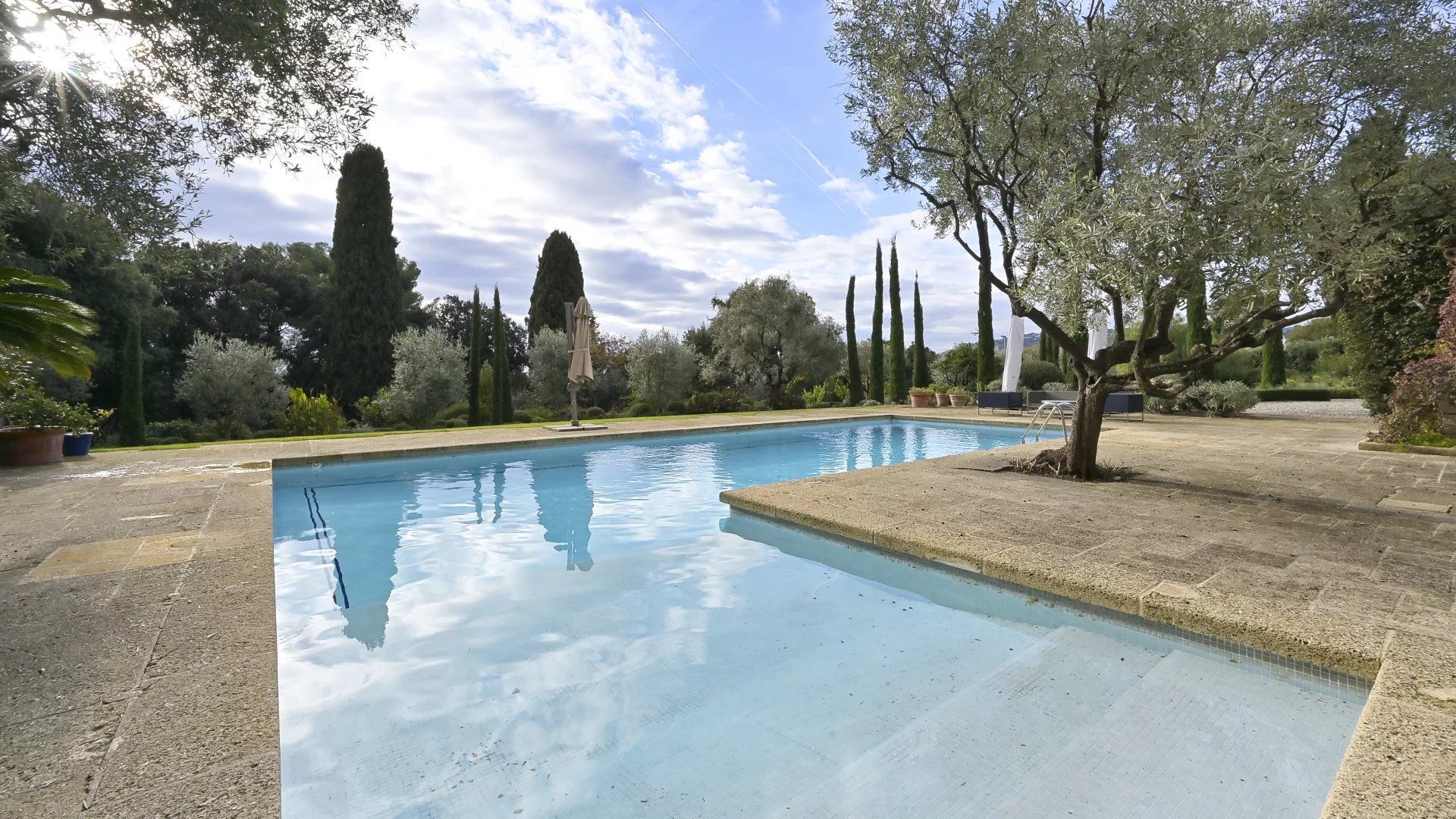 villa 5 Pièces en location saisonnière sur Antibes (06600)