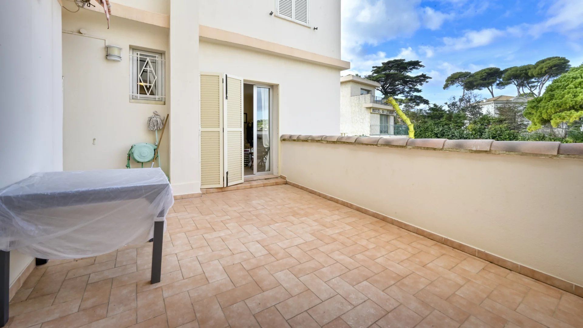 apartment 3 Rooms for seasonal rent on Antibes (06160)