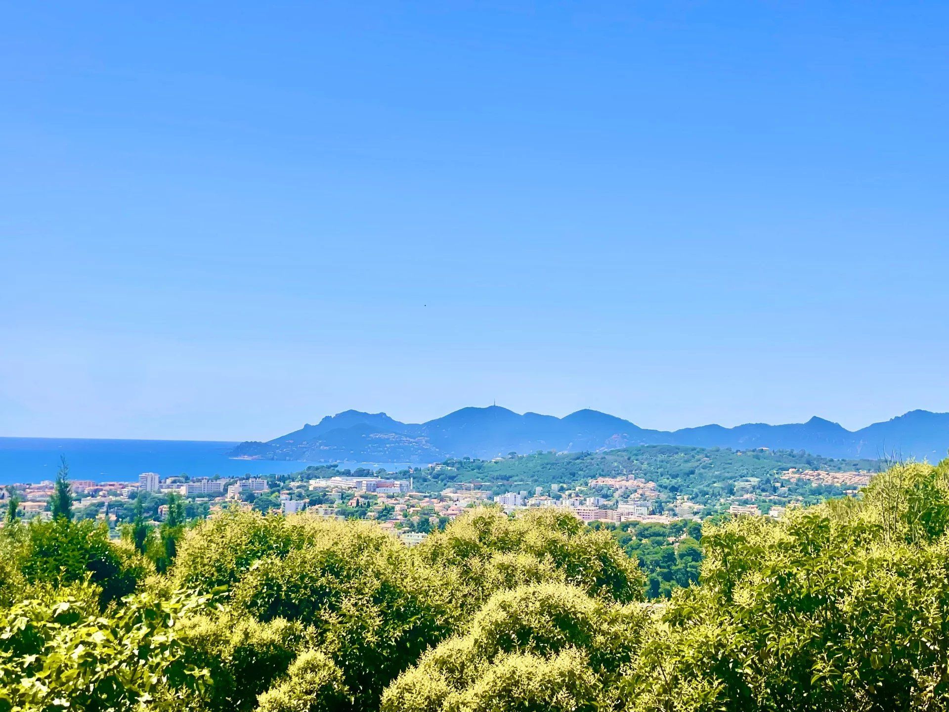 house 6 Rooms for seasonal rent on Le Cannet (06110)