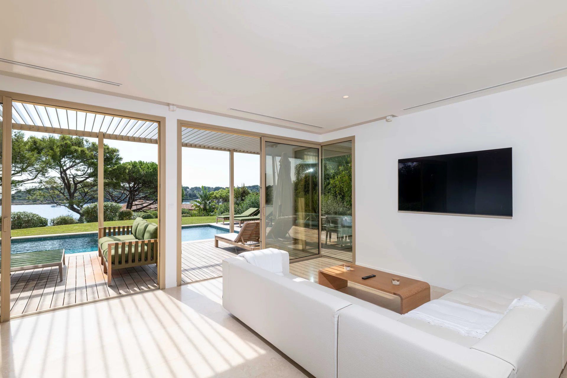 villa en location saisonnière sur Antibes (06160) Location saisonnière Villa Antibes 280 m²