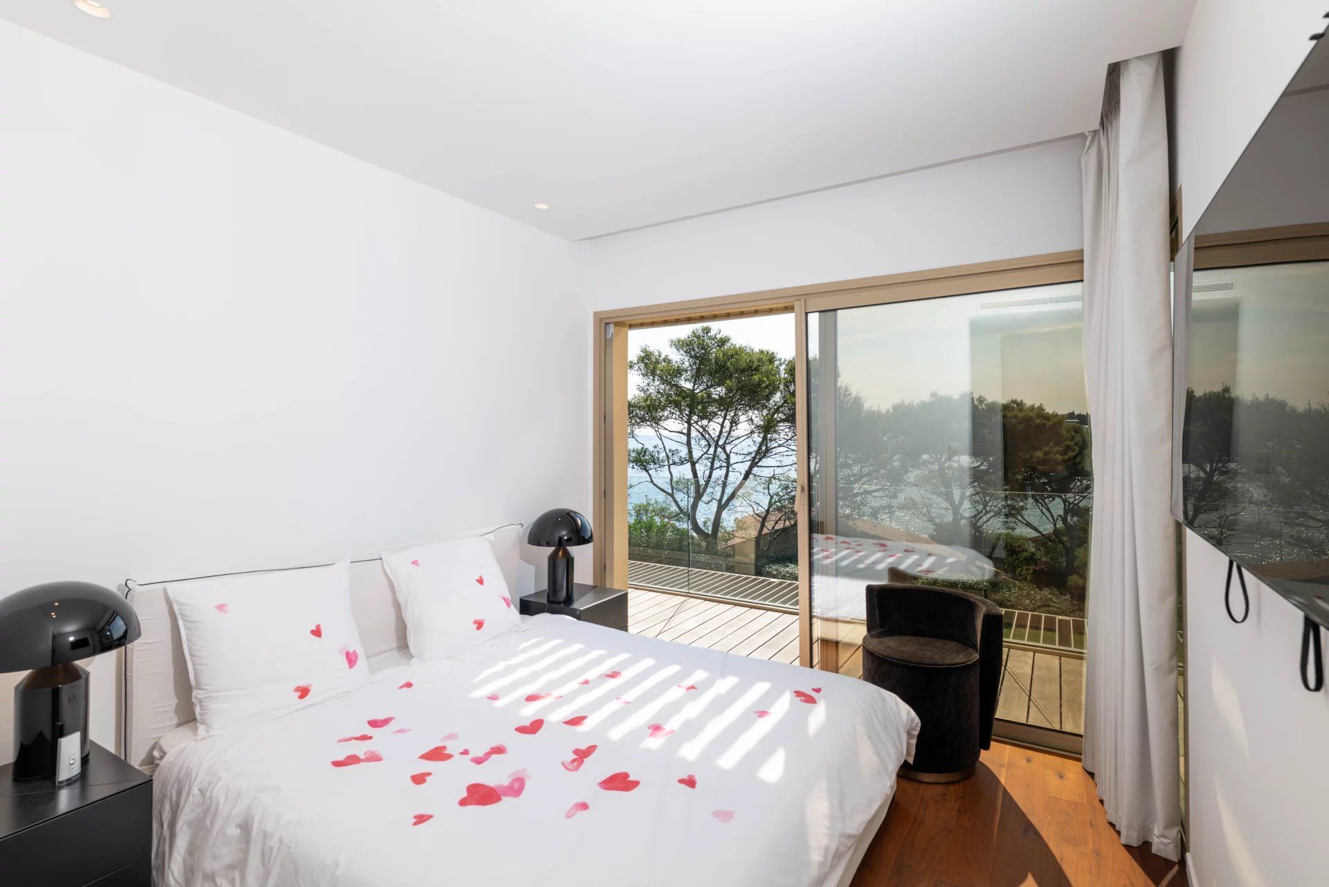 villa for seasonal rent on Antibes (06160)