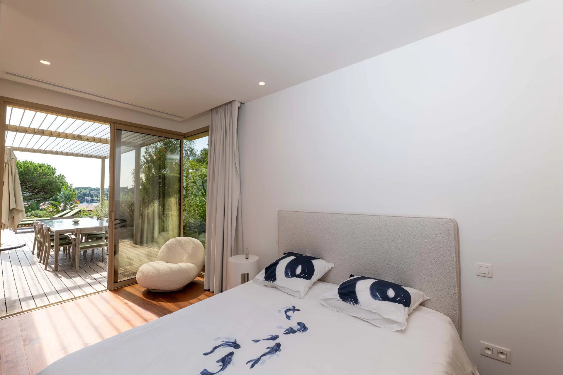 villa for seasonal rent on Antibes (06160)