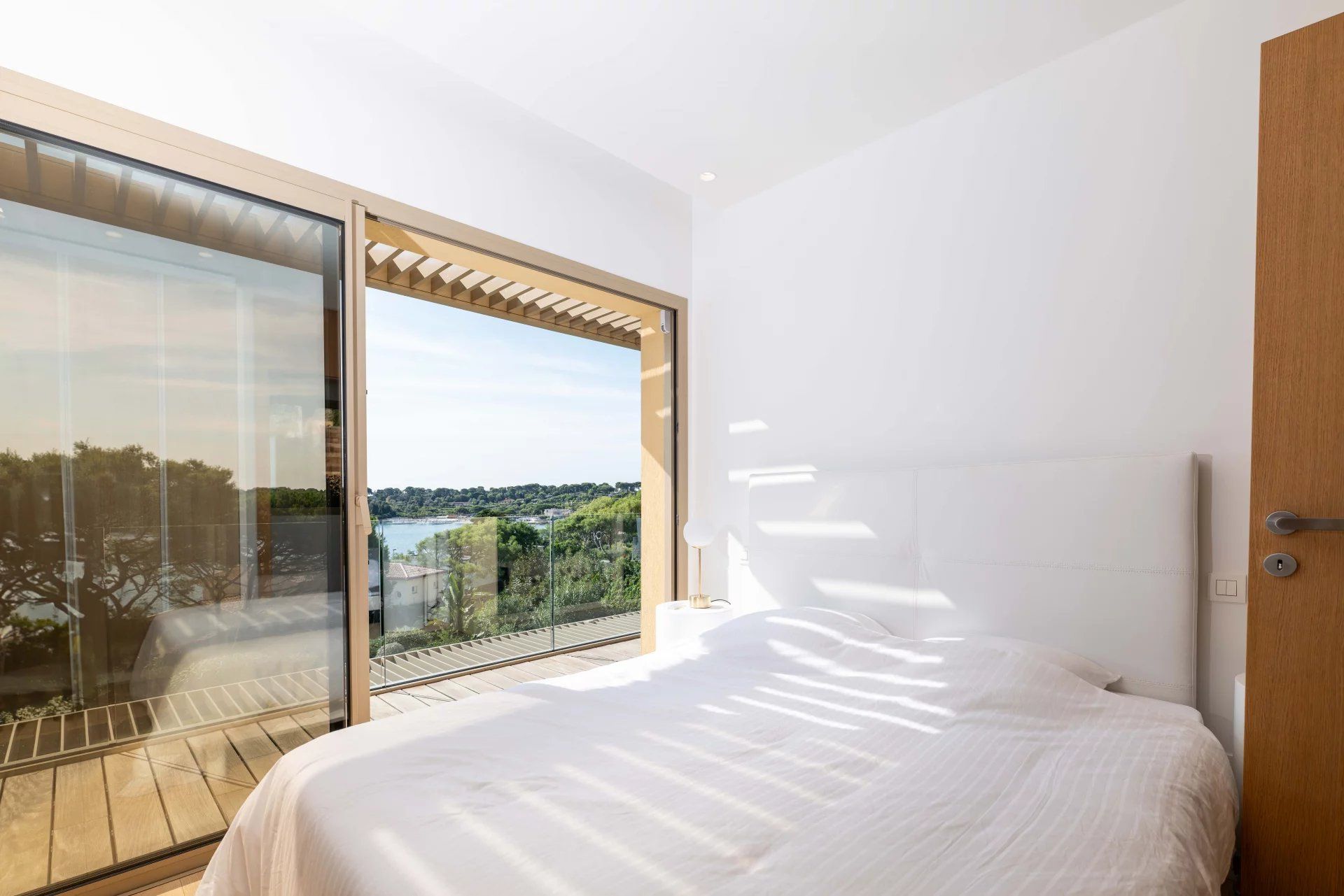 villa for seasonal rent on Antibes (06160)