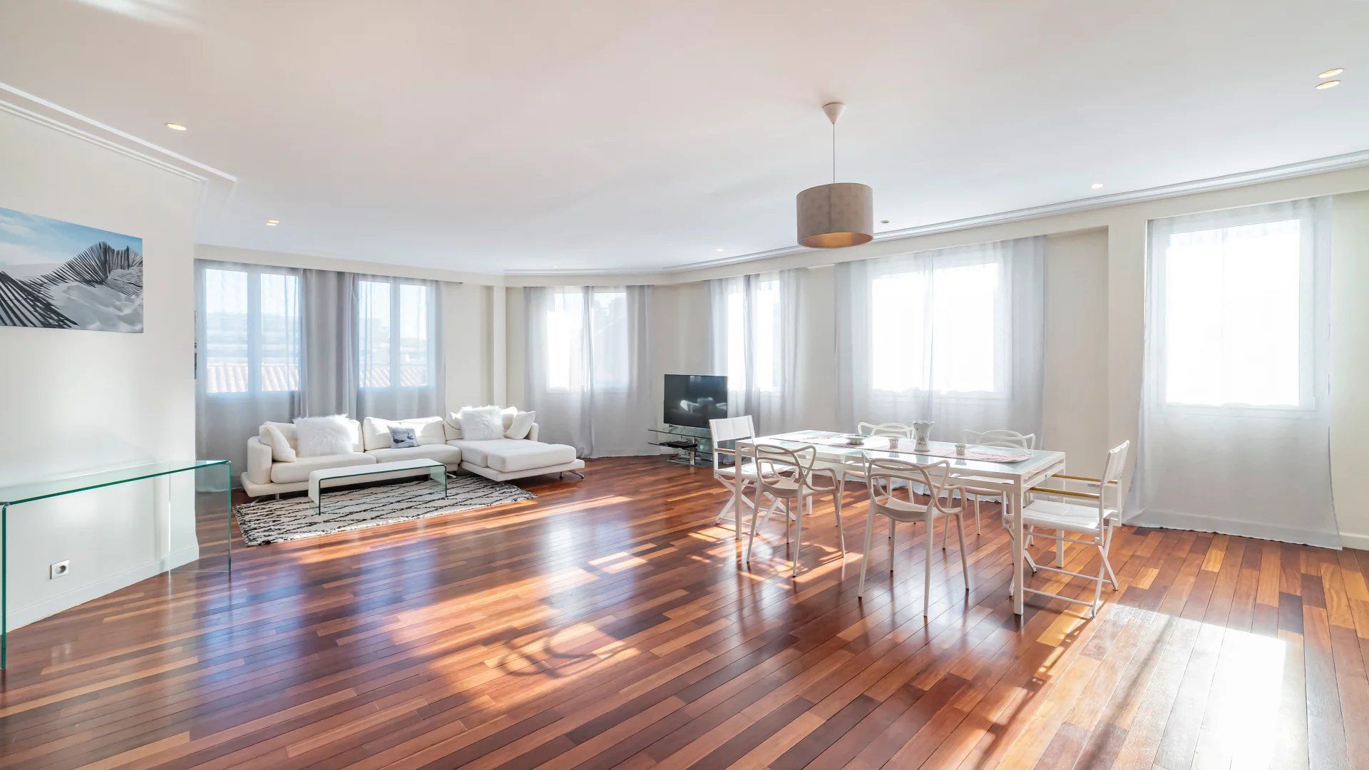 apartment 4 Rooms for sale on Cannes (06400)