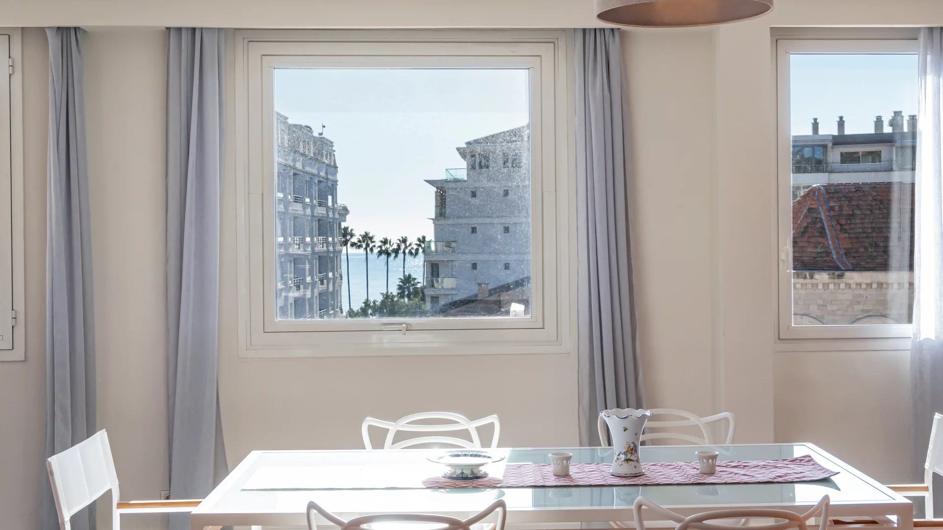 apartment 4 Rooms for sale on Cannes (06400)
