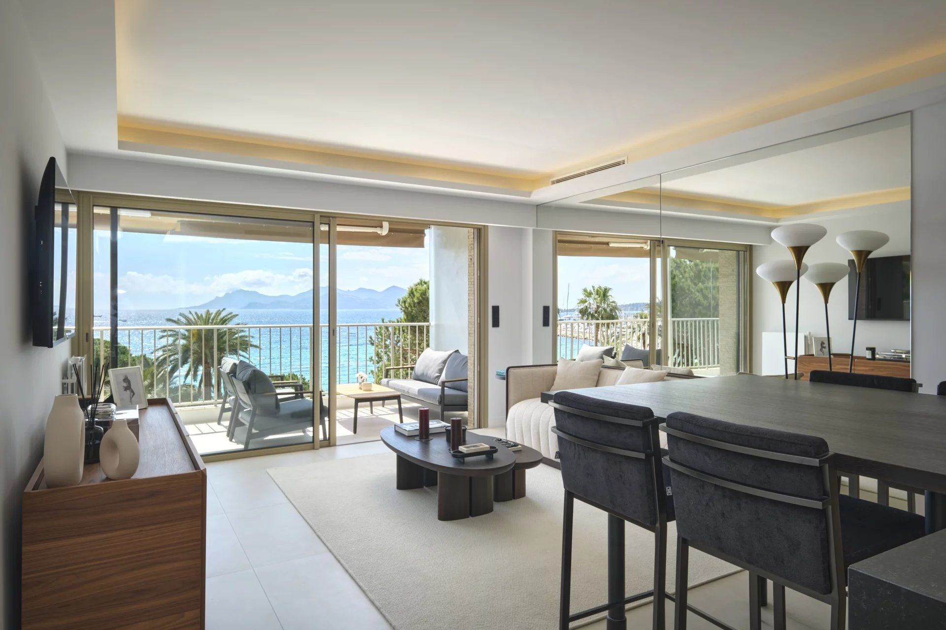 apartment 3 Rooms for sale on Cannes (06400)