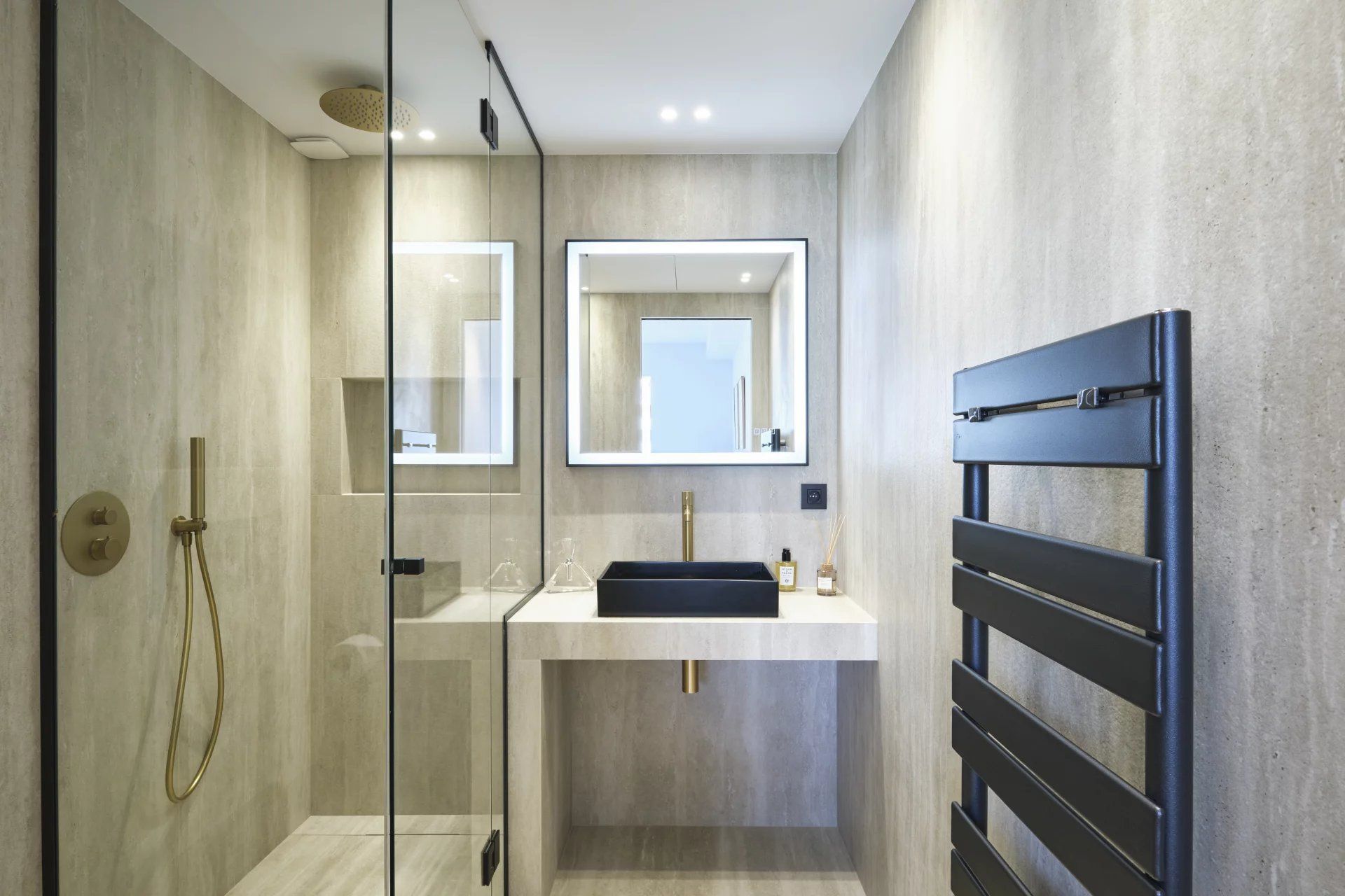 apartment 3 Rooms for sale on Cannes (06400)