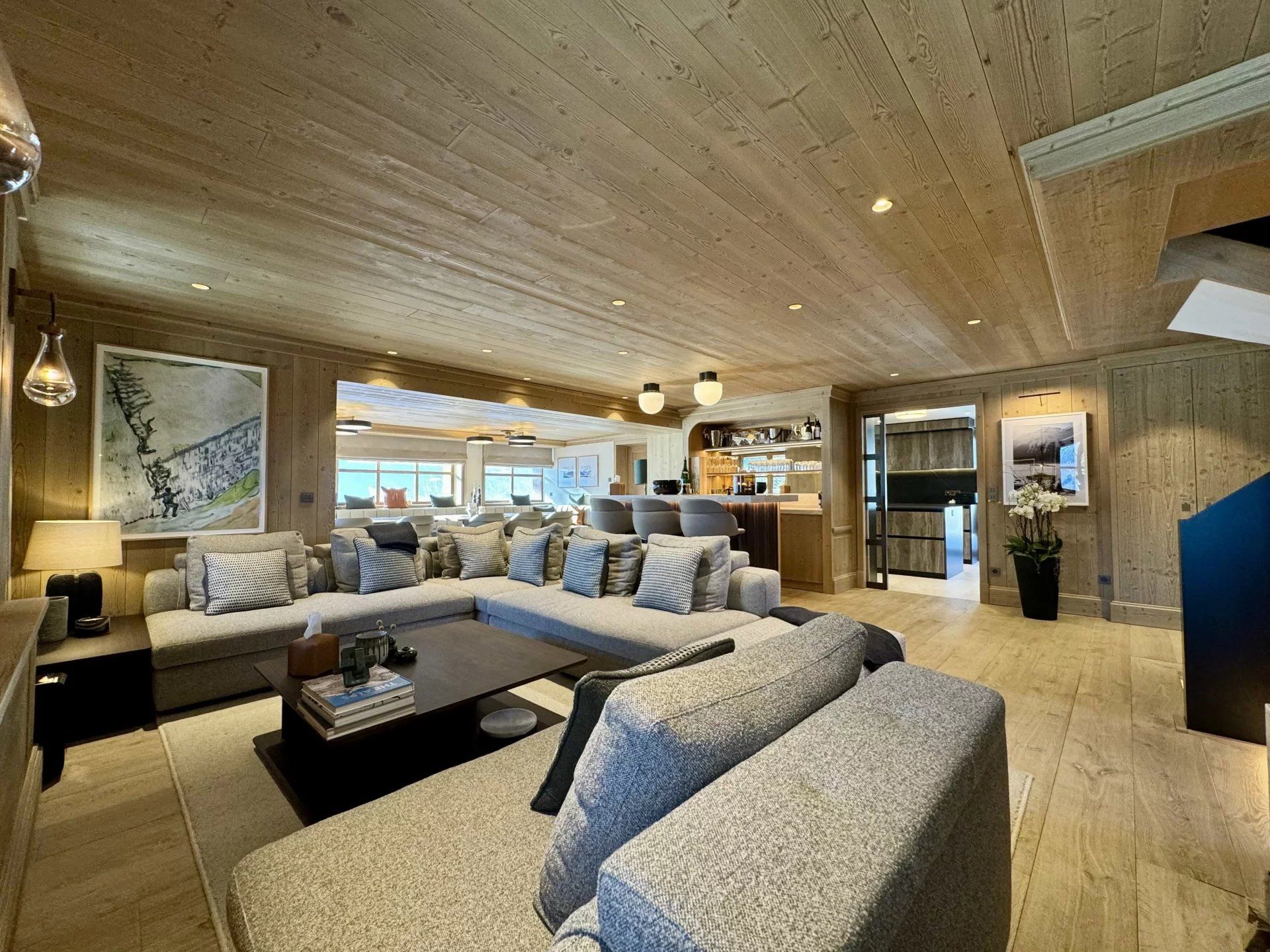 chalet 15 Rooms for seasonal rent on Courchevel (73120)