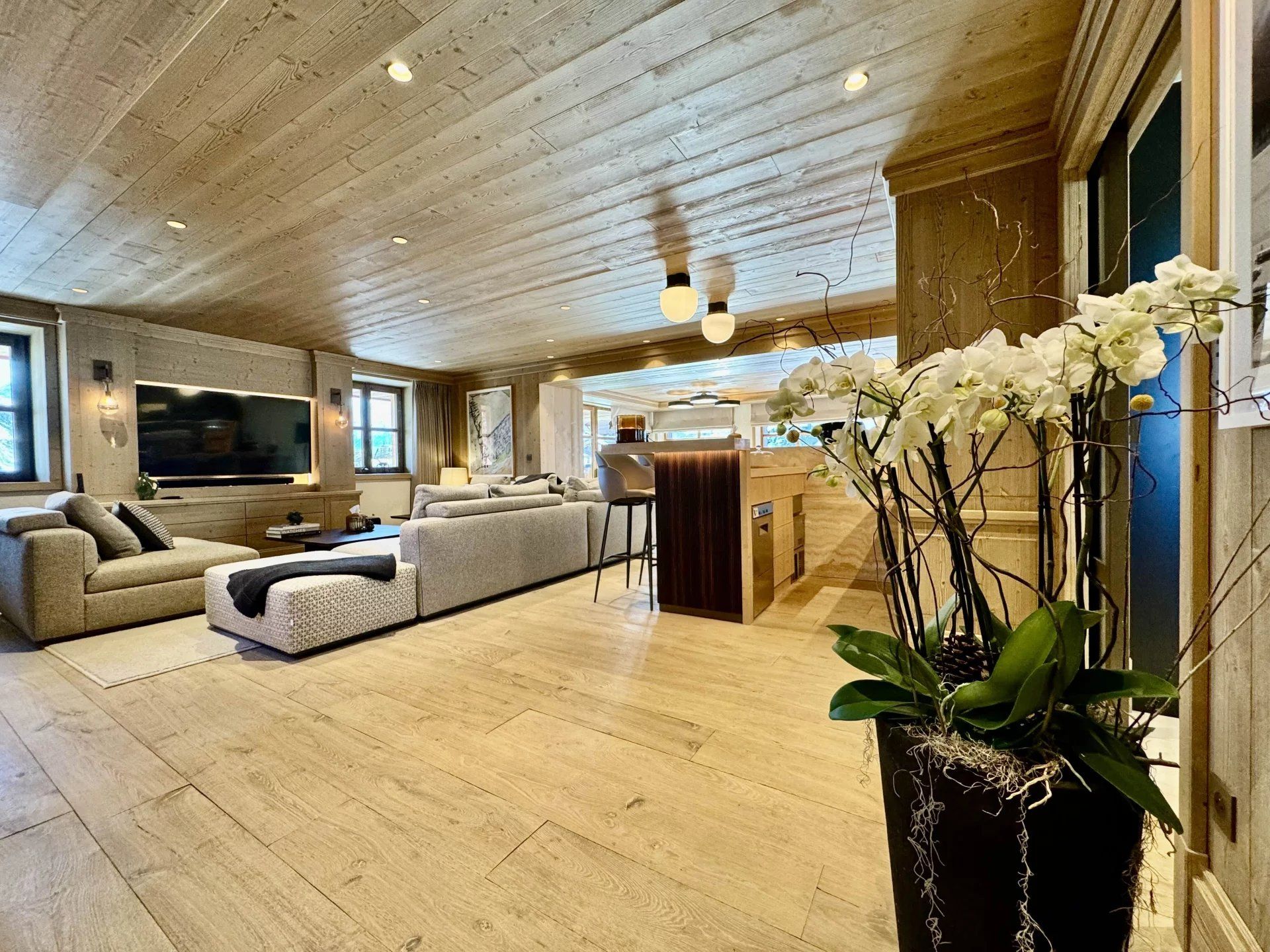 chalet 15 Rooms for seasonal rent on Courchevel (73120)