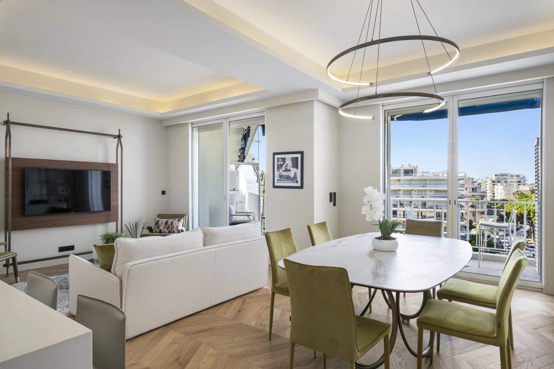 apartment 4 Rooms for sale on Cannes (06400)