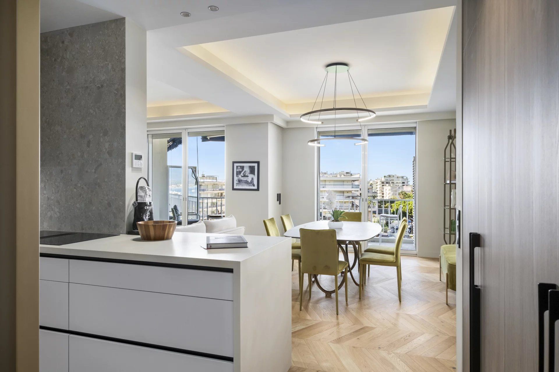 apartment 4 Rooms for sale on Cannes (06400)
