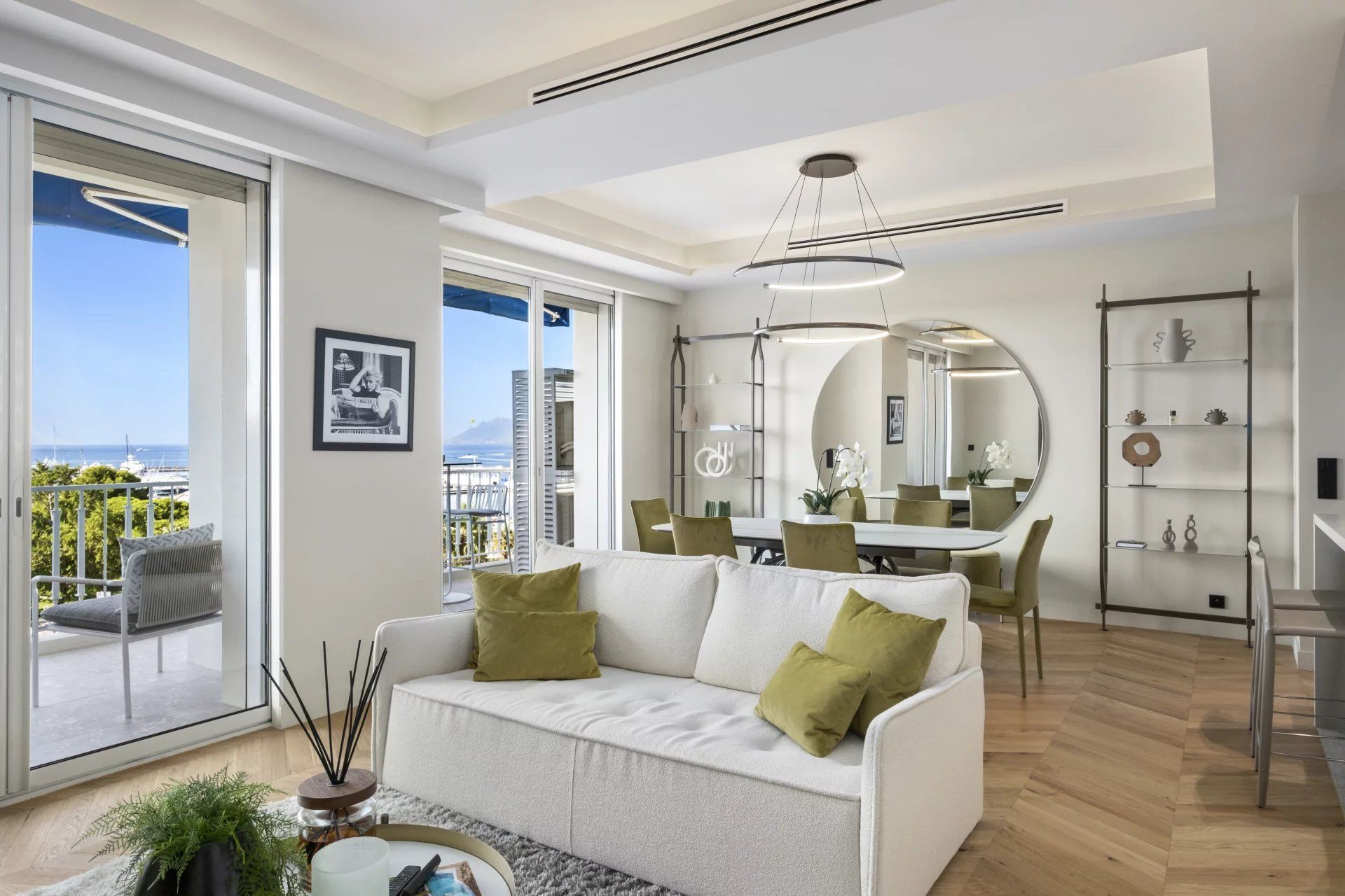 apartment 4 Rooms for sale on Cannes (06400)