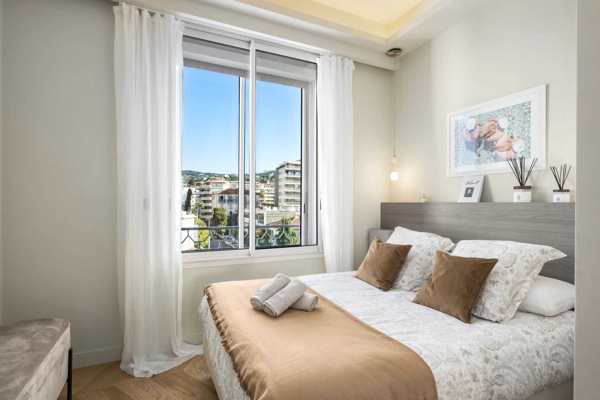 apartment 4 Rooms for sale on Cannes (06400)