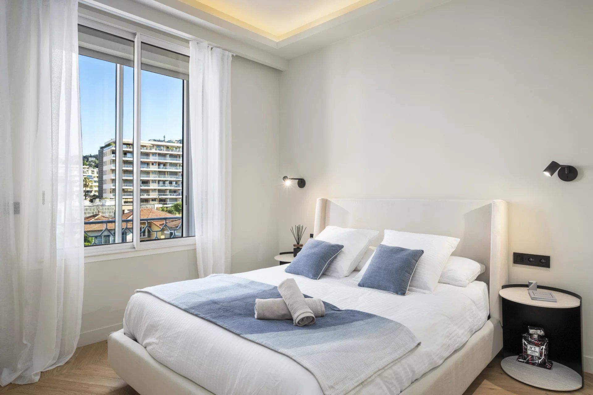 apartment 4 Rooms for sale on Cannes (06400)