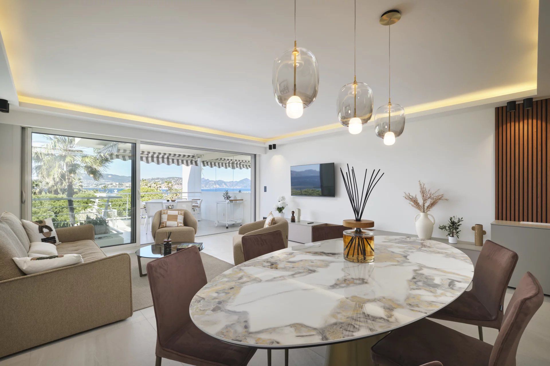 apartment 4 Rooms for sale on Cannes (06400)