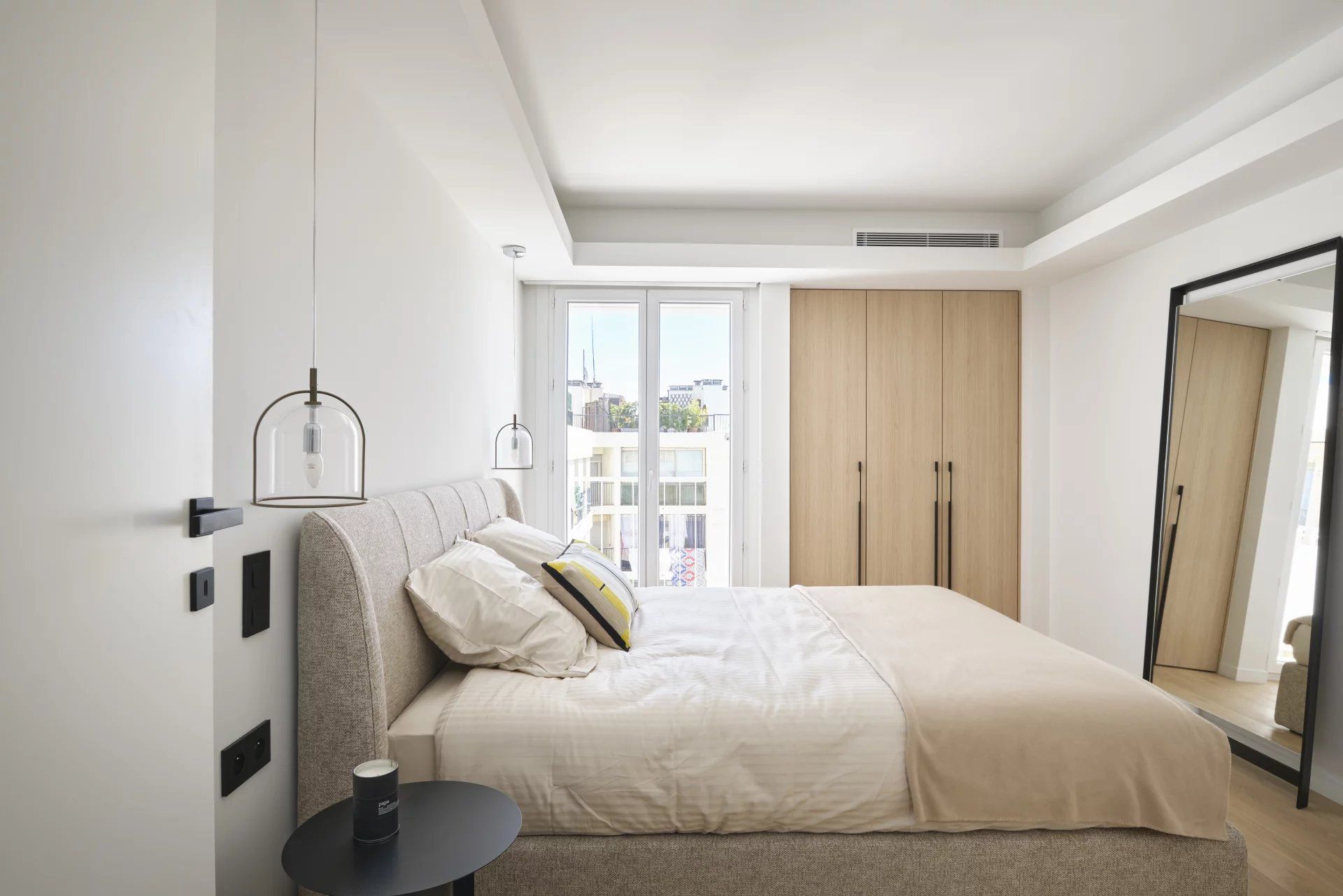 apartment 4 Rooms for sale on Cannes (06400)