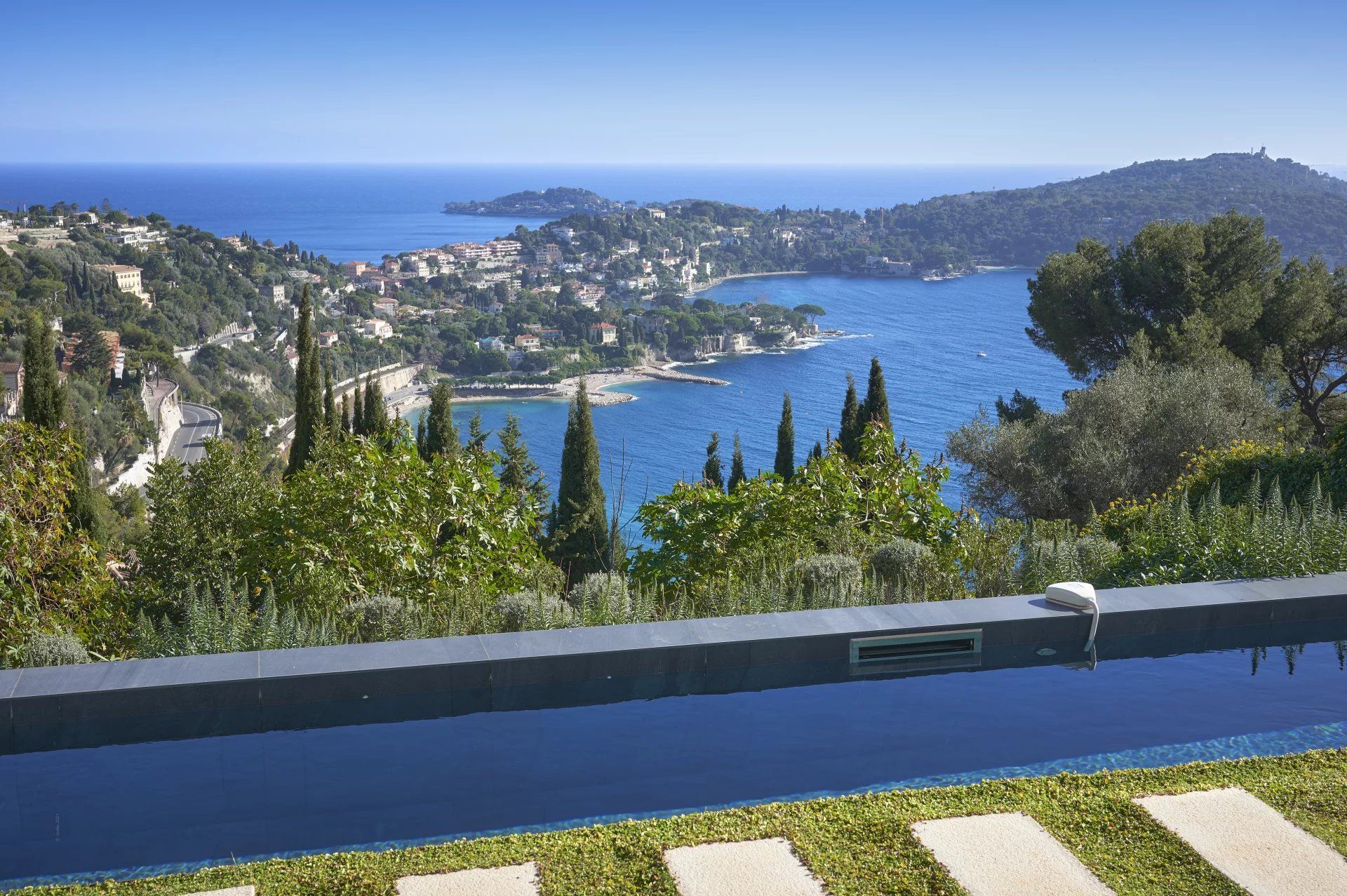 villa 8 Rooms for sale on Villefranche-sur-Mer (06230)
