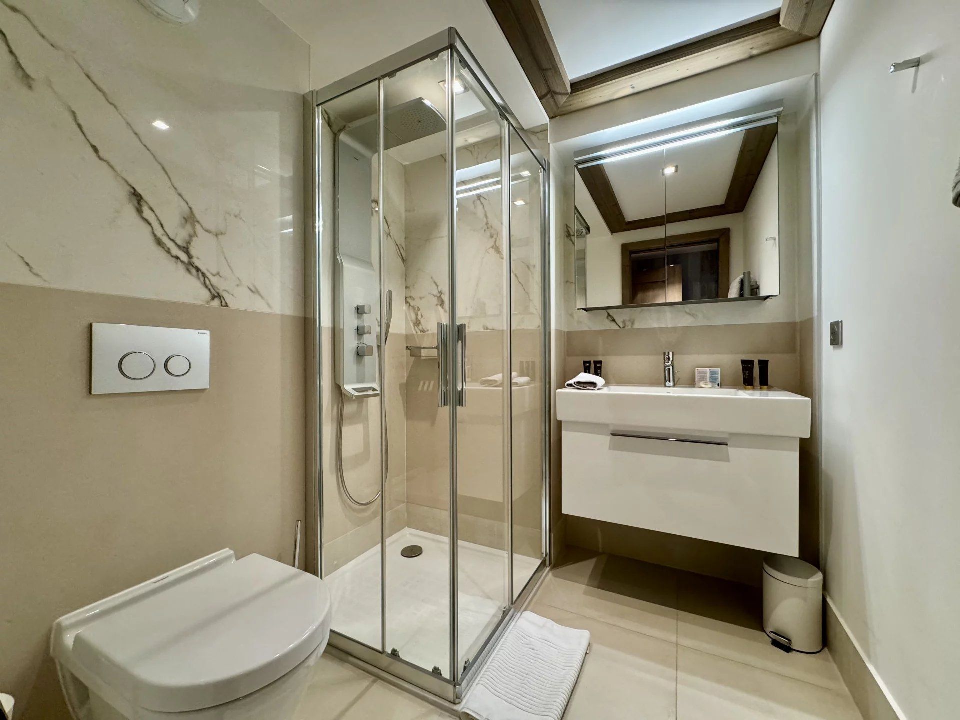 apartment 5 Rooms for seasonal rent on Courchevel (73120)