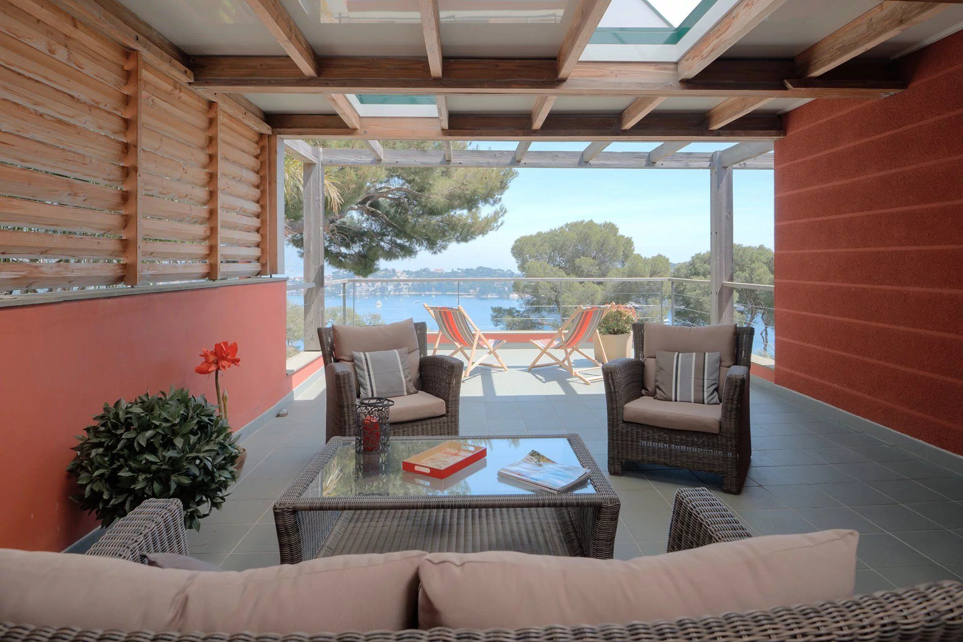 villa 5 Rooms for sale on Nice (06300)