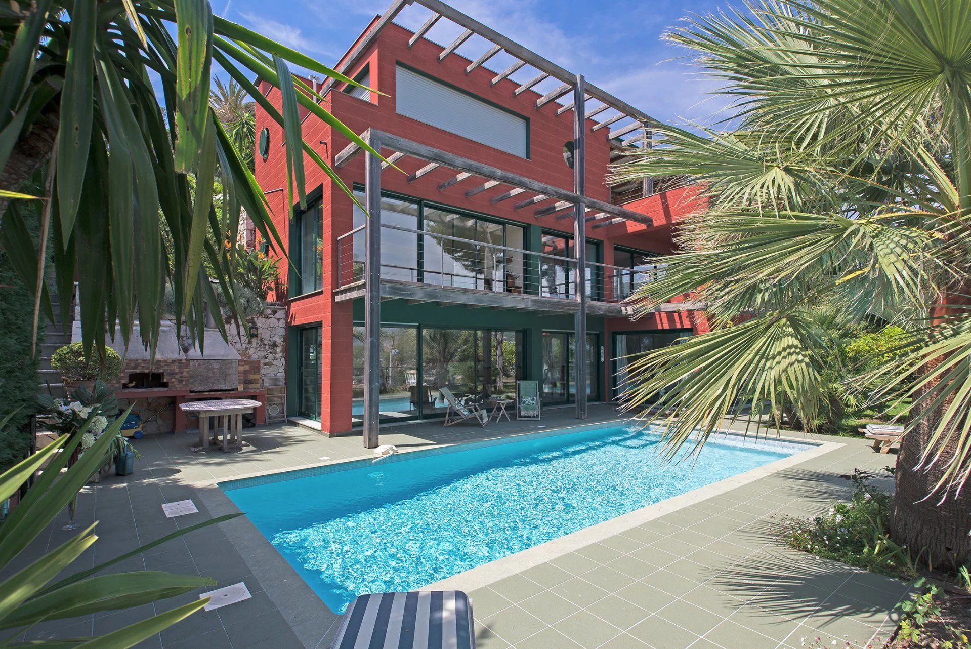 villa 5 Rooms for sale on Nice (06300)