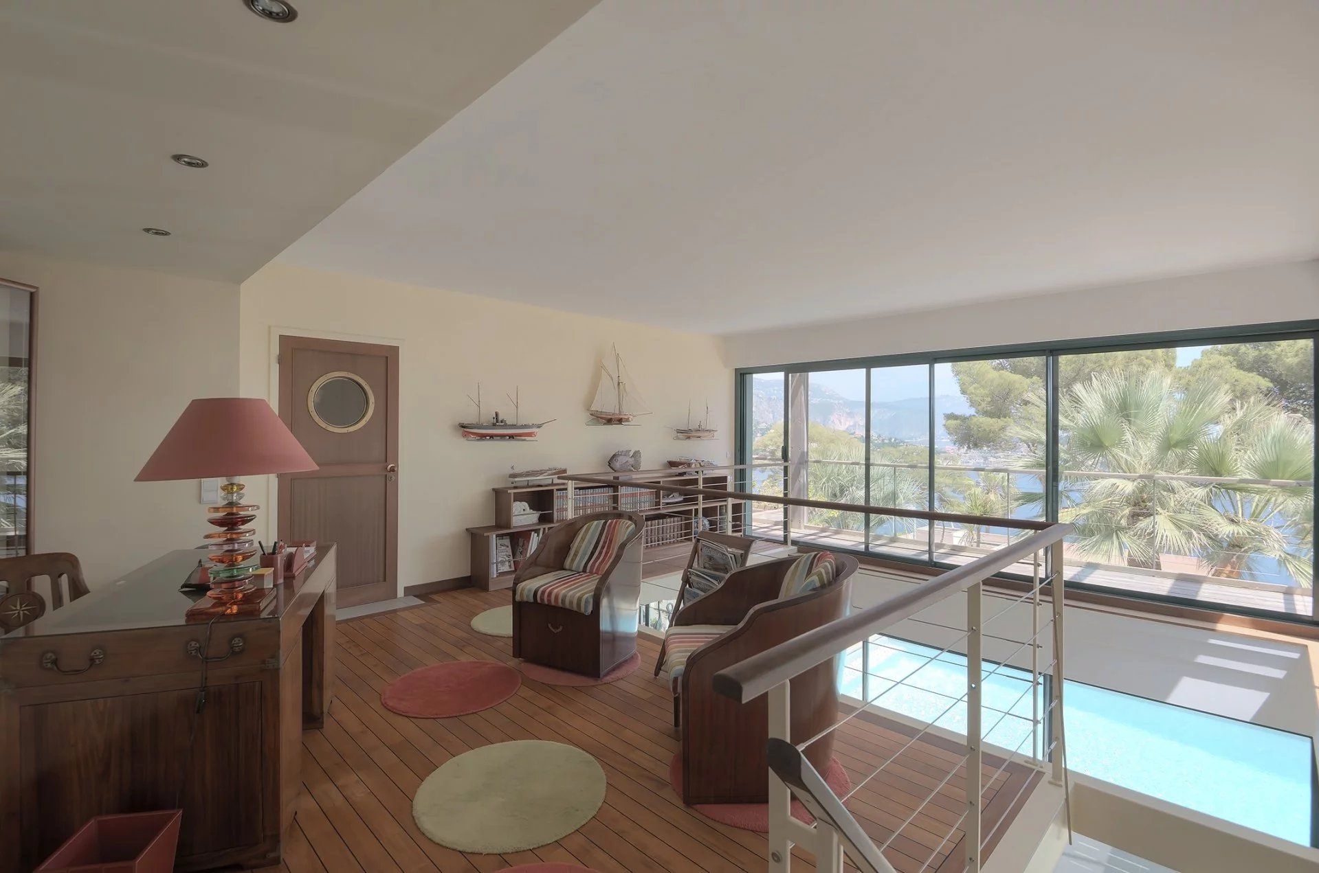 villa 5 Rooms for sale on Nice (06300)