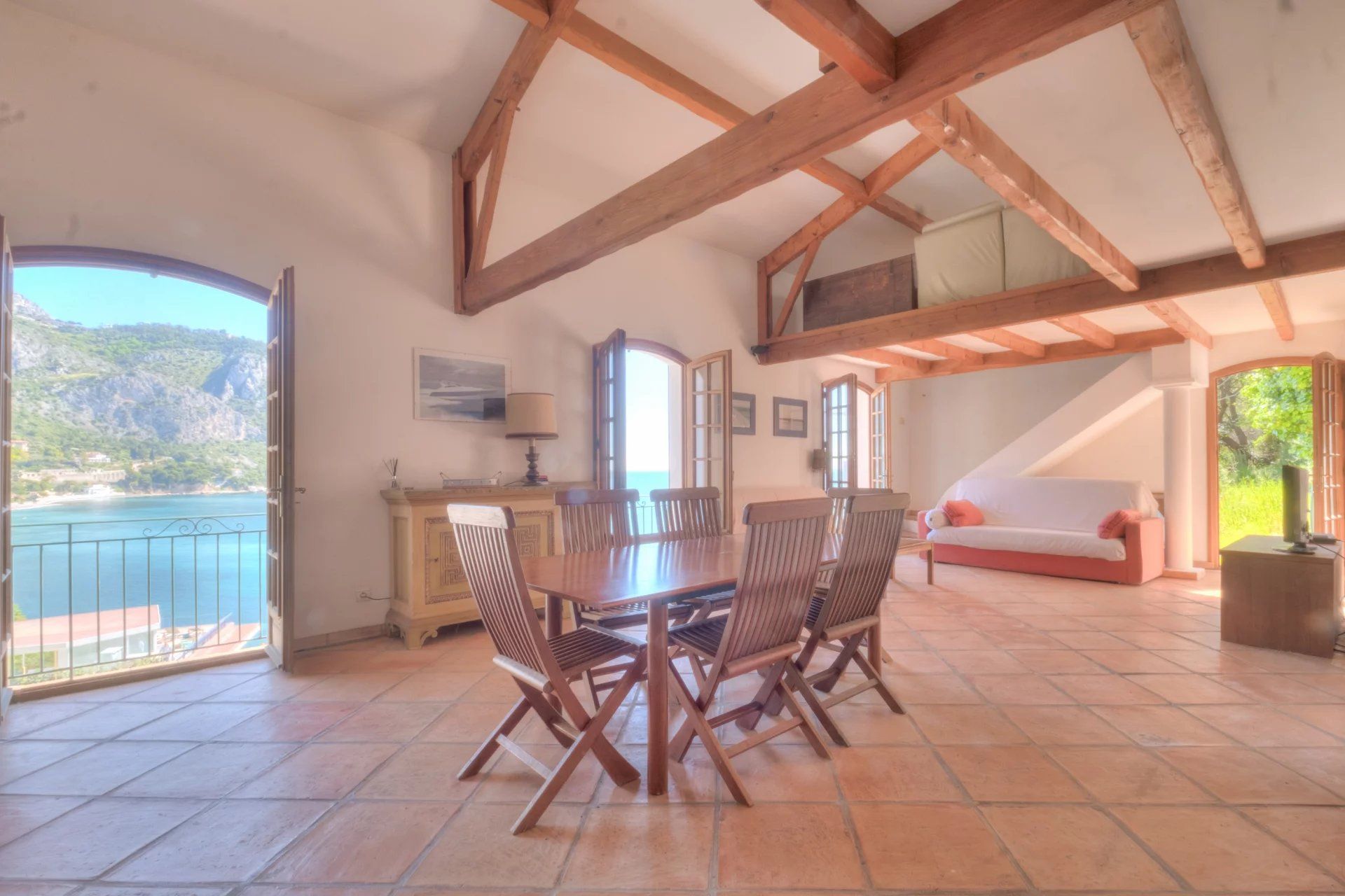 villa 4 Rooms for sale on Èze (06360)