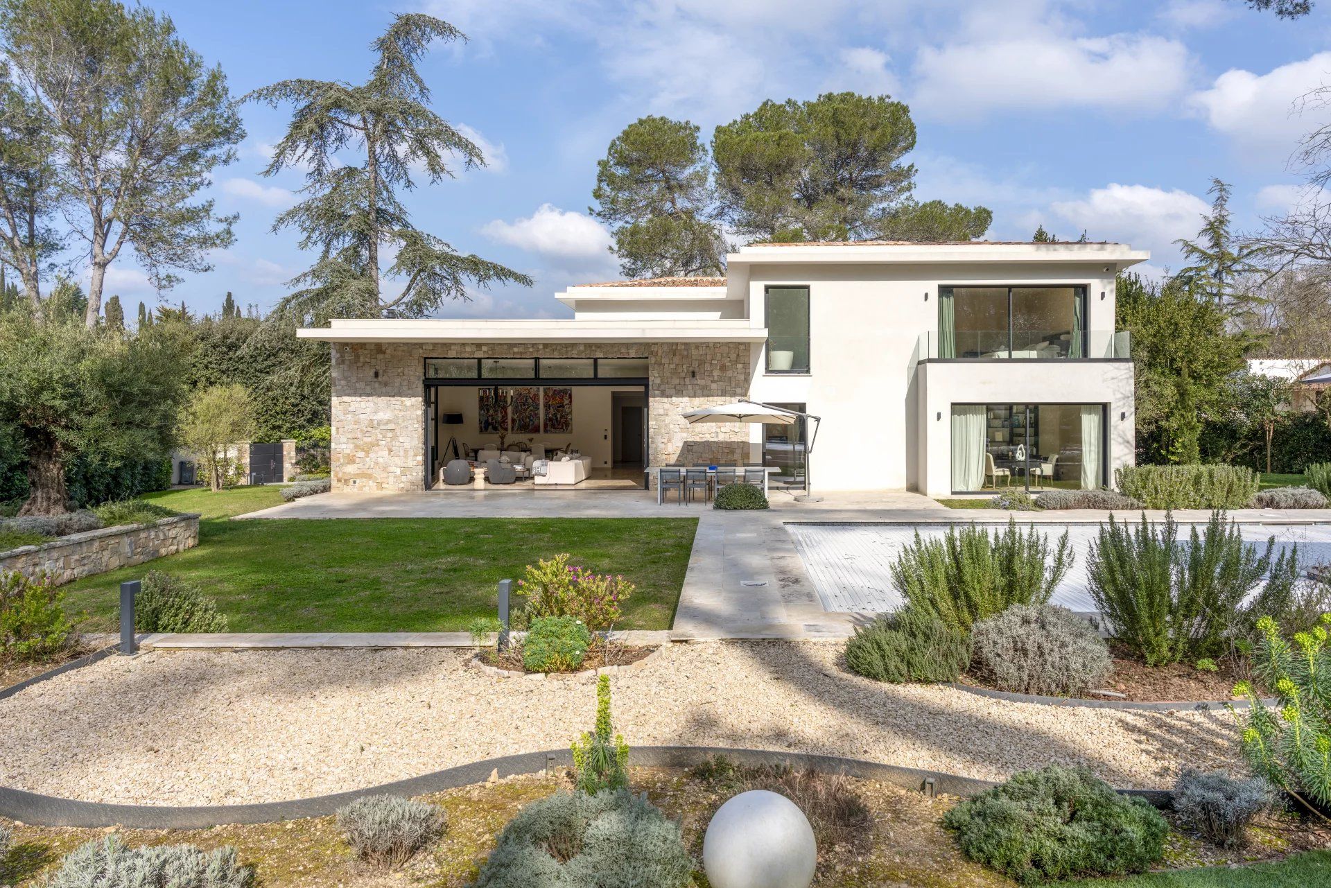 villa 8 Rooms for seasonal rent on Mougins (06250)