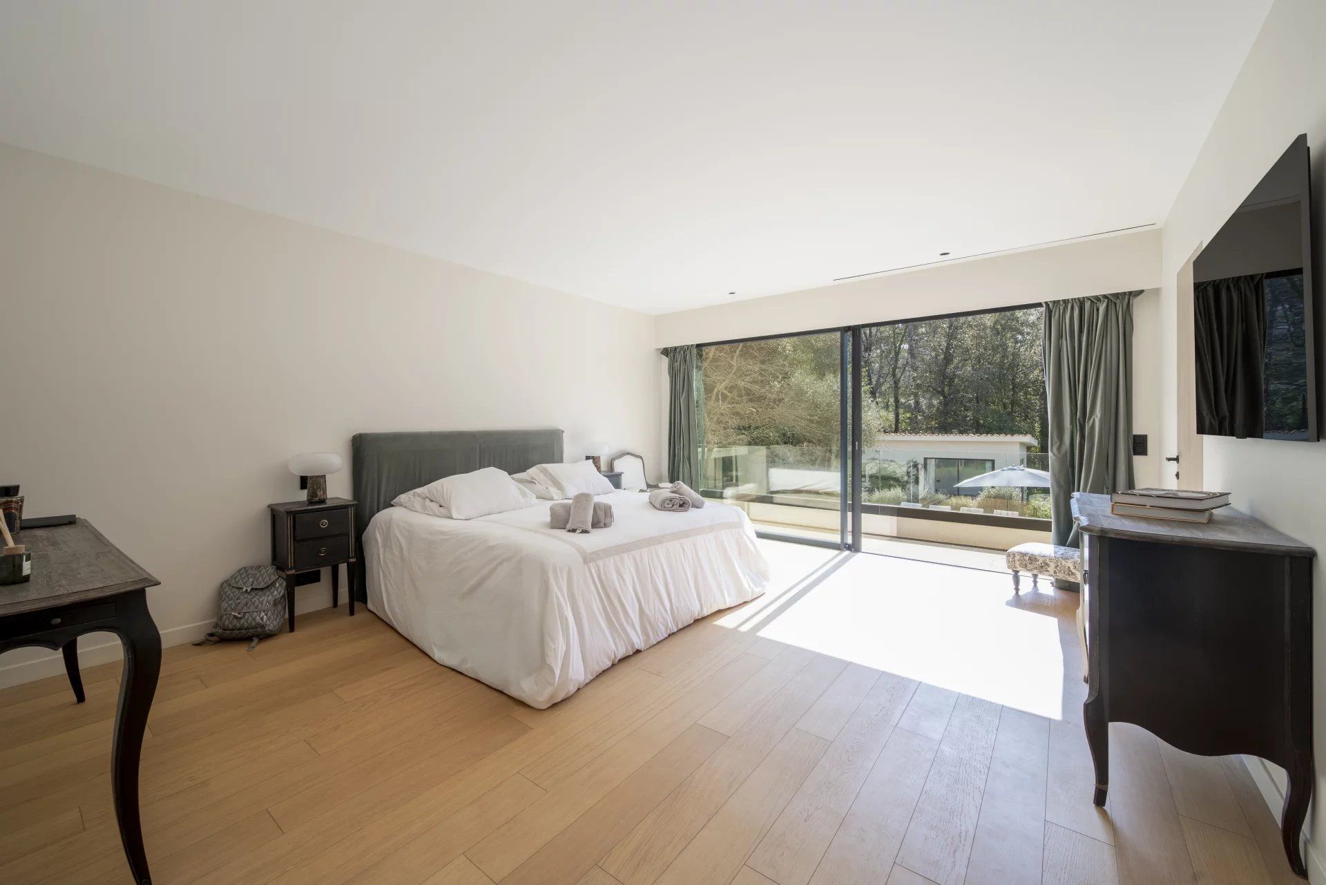 villa 8 Rooms for seasonal rent on Mougins (06250)