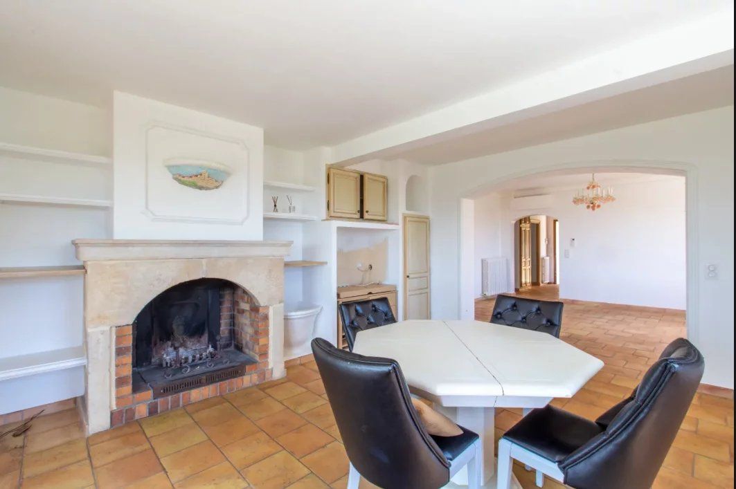 villa 7 Rooms for sale on Saint-Paul-de-Vence (06570) Sale Villa Saint-Paul-de-Vence 7 Rooms 181 m²