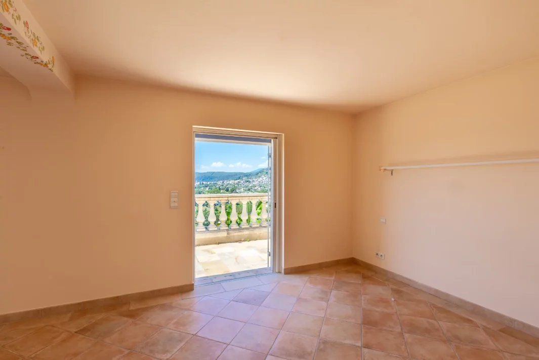 villa 7 Rooms for sale on Saint-Paul-de-Vence (06570)