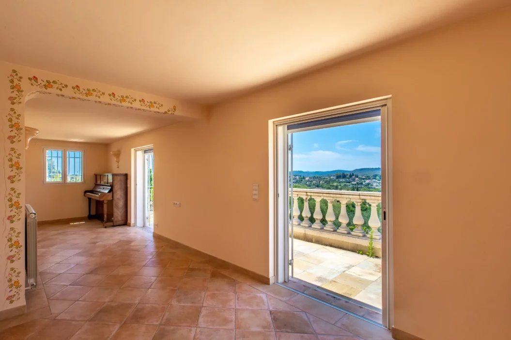 villa 7 Rooms for sale on Saint-Paul-de-Vence (06570)