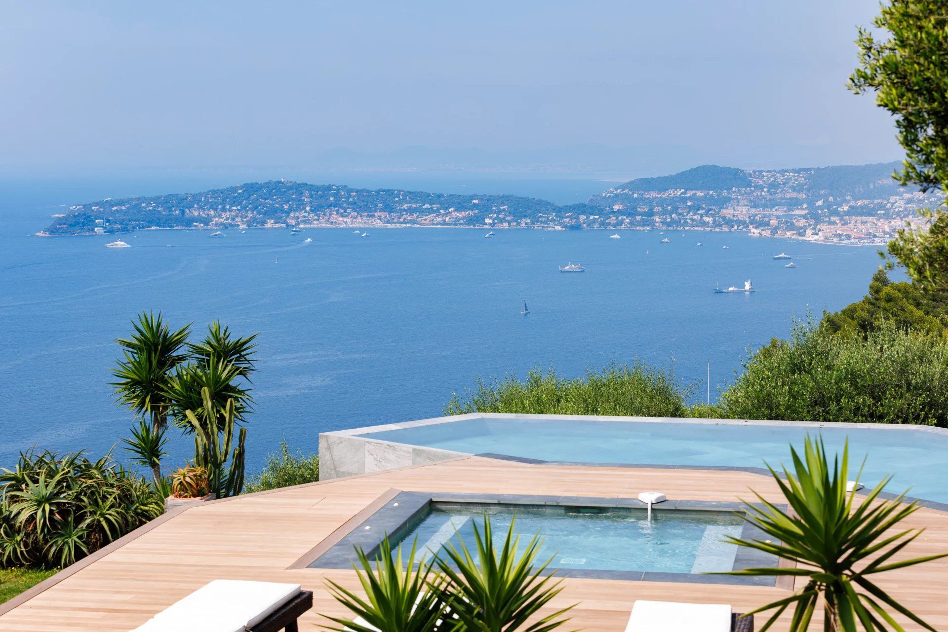 Location saisonnière Villa Cap-d'Ail 7 Pièces 500 m²