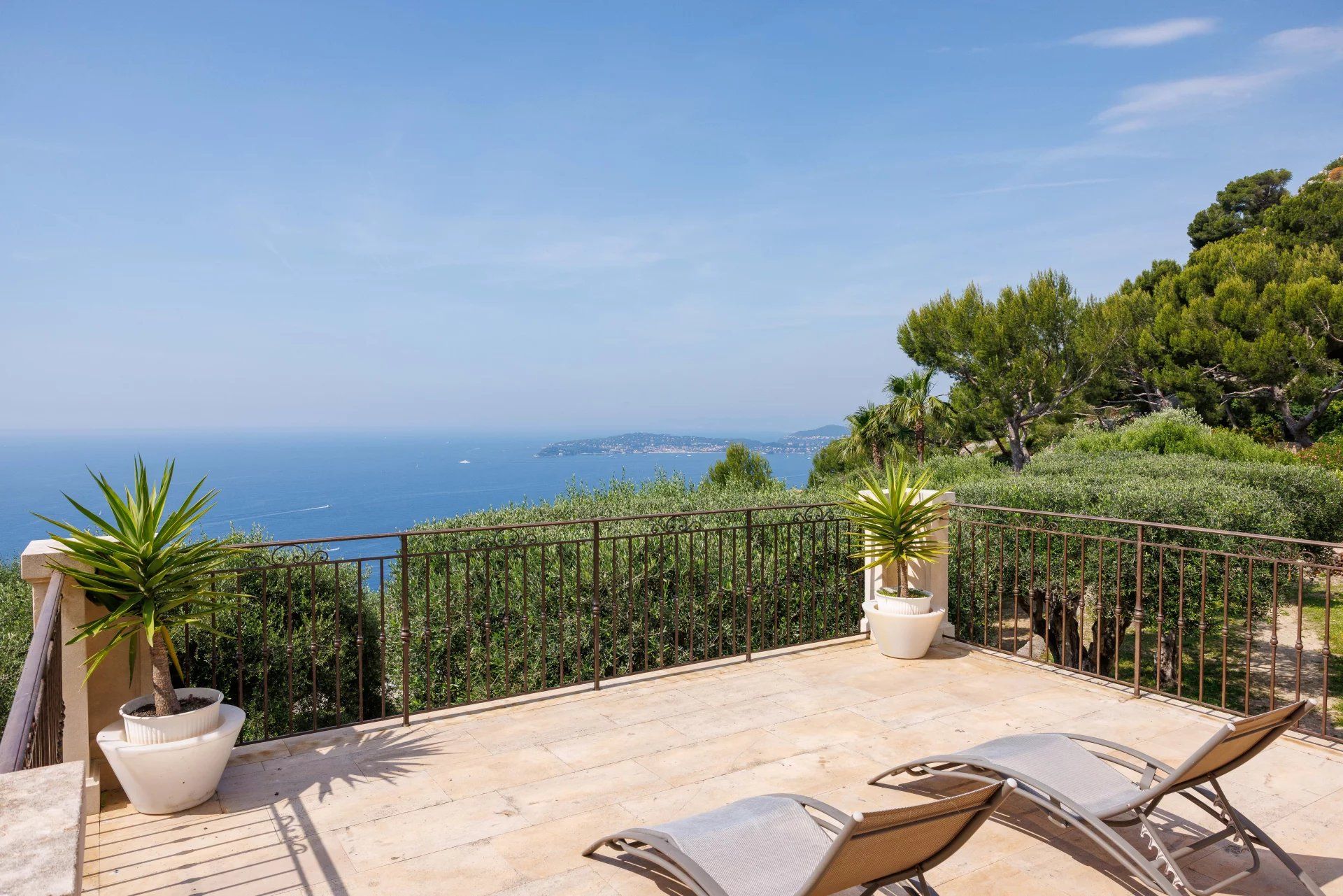 villa 7 Pièces en location saisonnière sur Cap-d'Ail (06320)