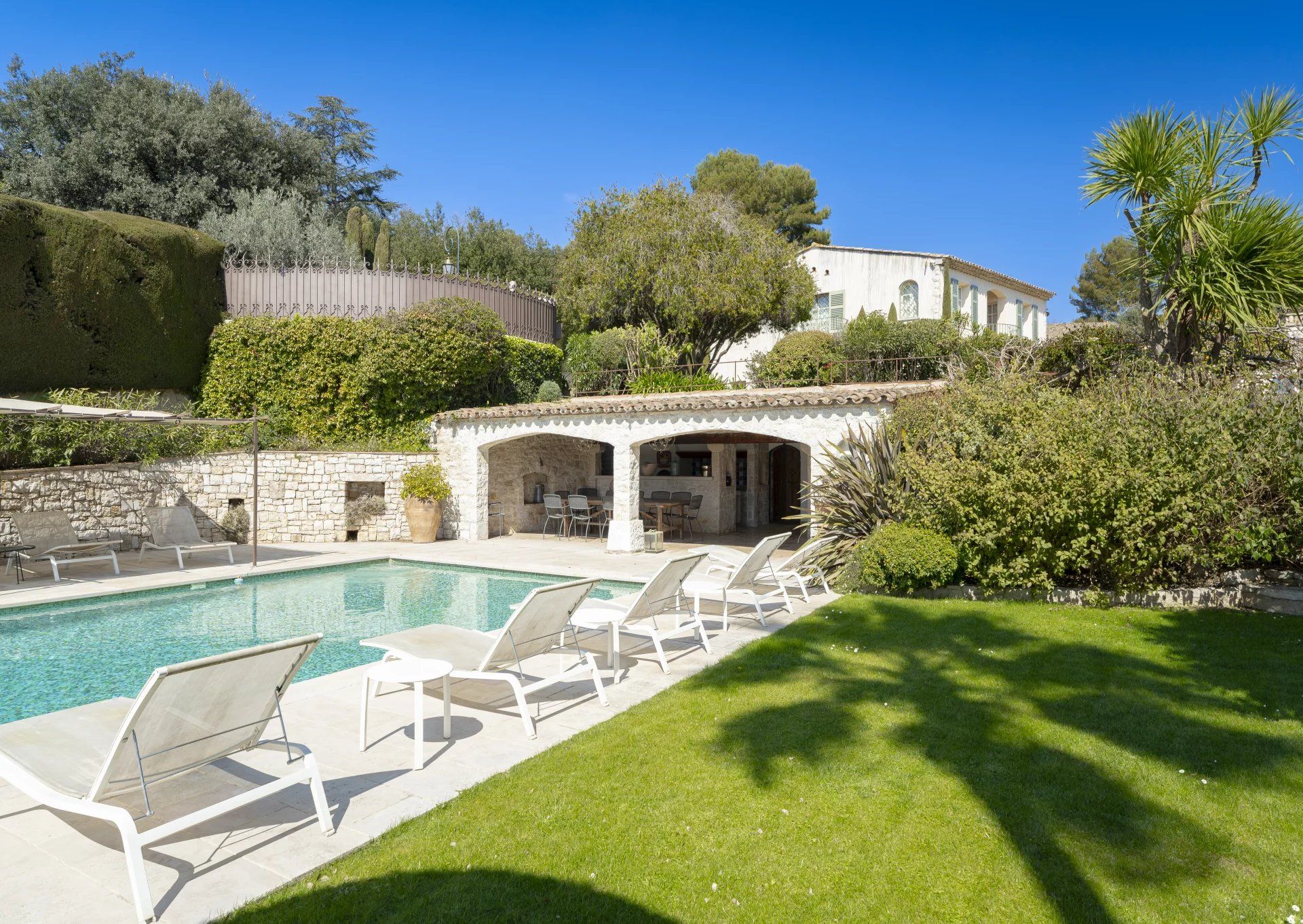 villa for sale on Saint-Paul-de-Vence (06570)