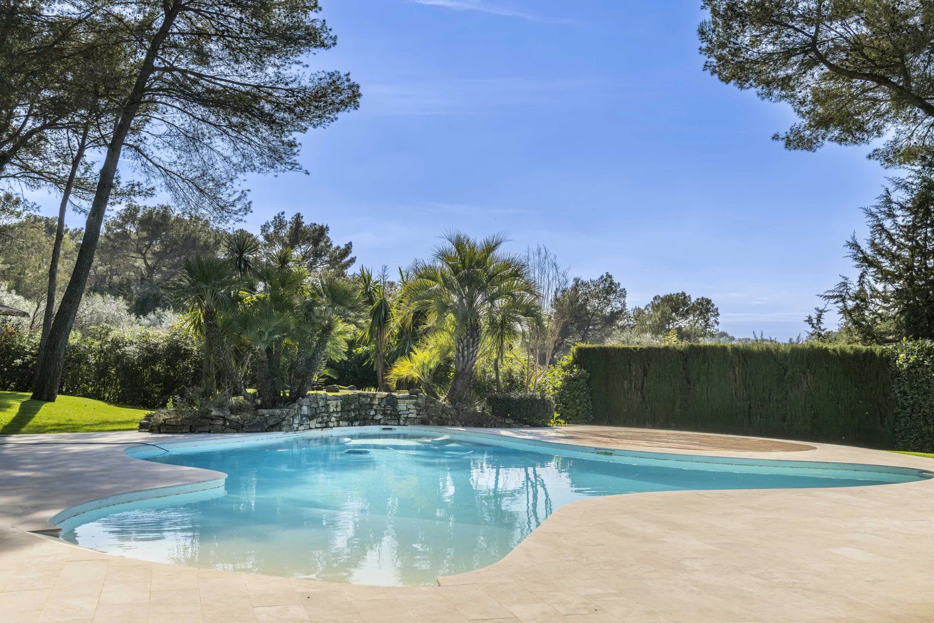 villa 13 Rooms for sale on Valbonne (06560)