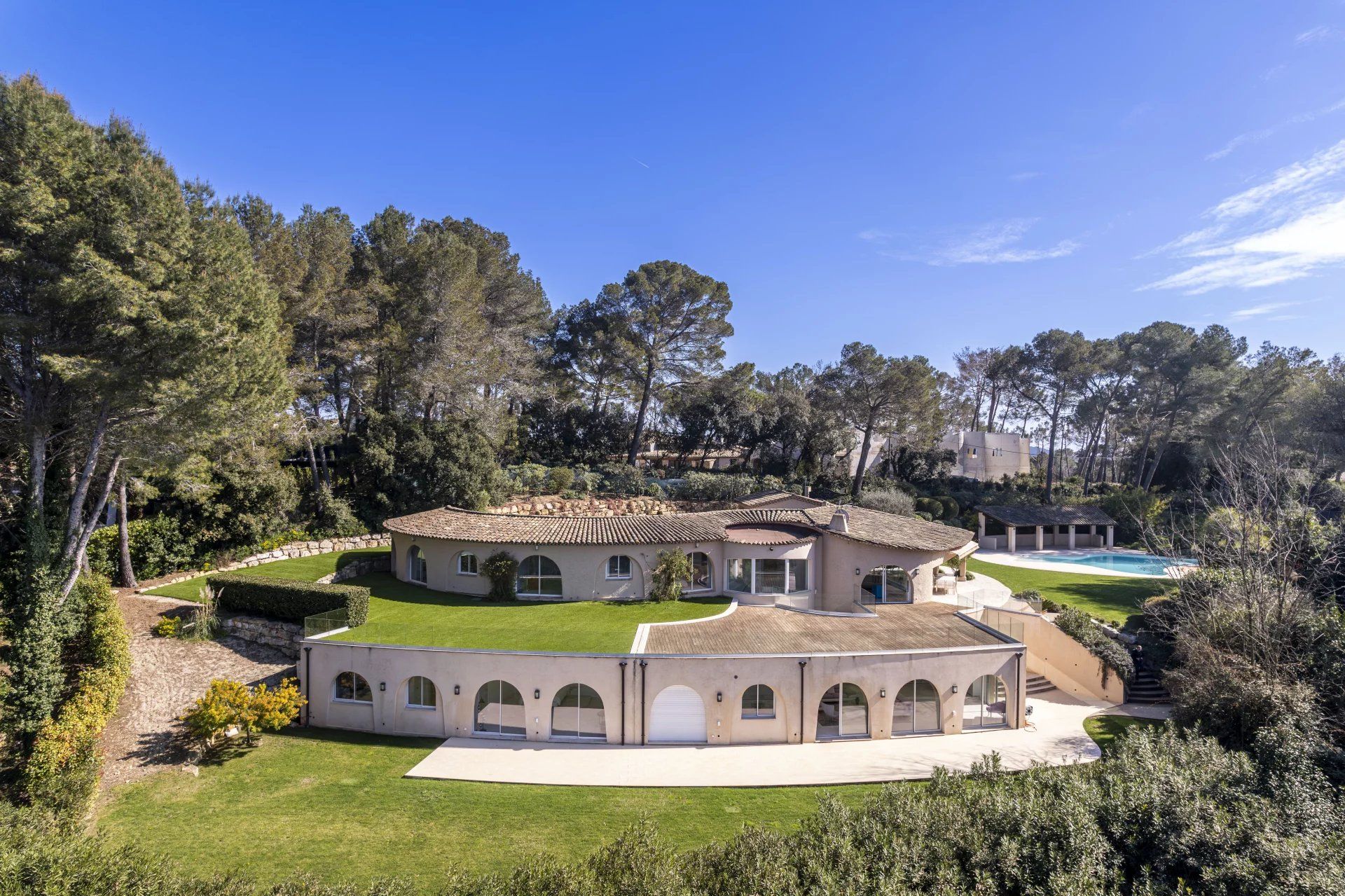 villa 13 Rooms for sale on Valbonne (06560)