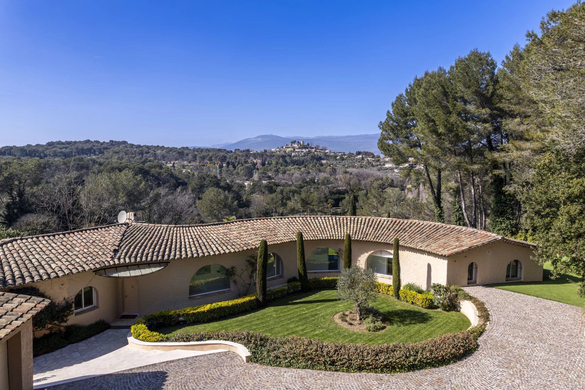 villa 13 Rooms for sale on Valbonne (06560)