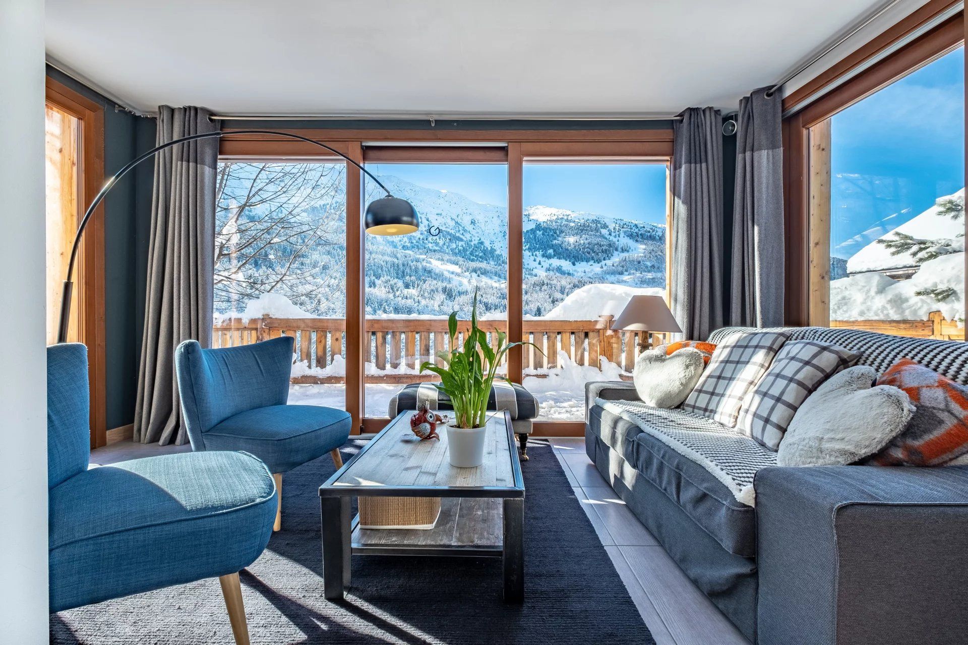 chalet 9 Rooms for sale on Méribel (73550)