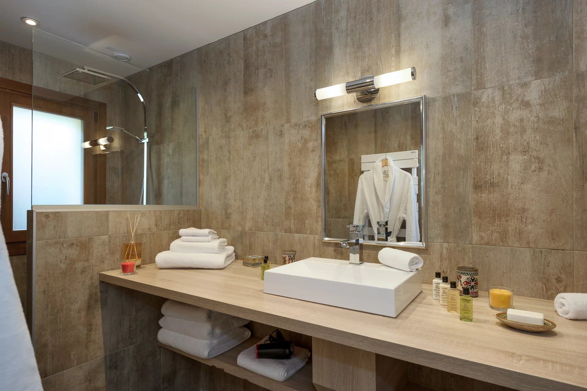 chalet 9 Rooms for sale on Méribel (73550)