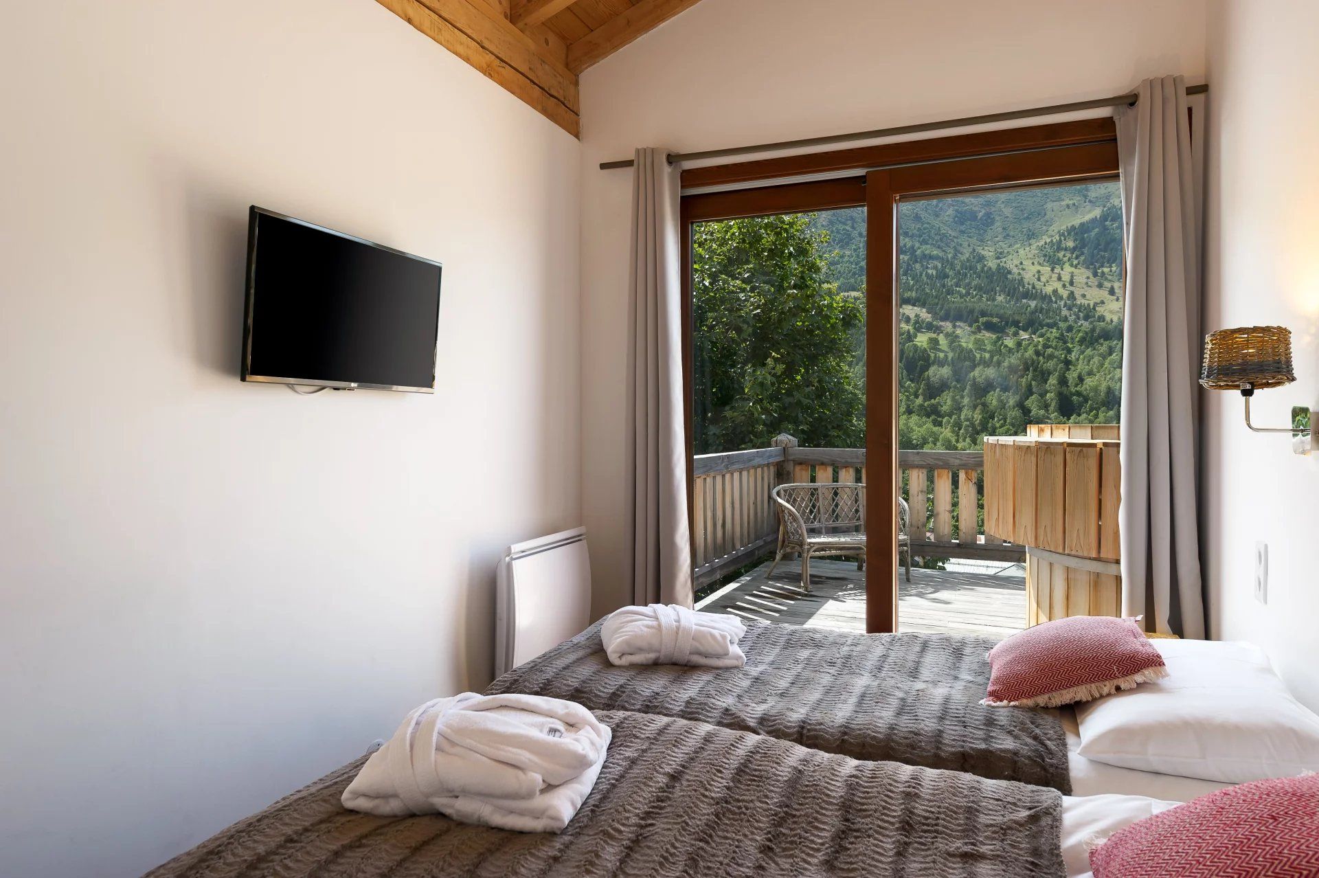 chalet 9 Rooms for sale on Méribel (73550)