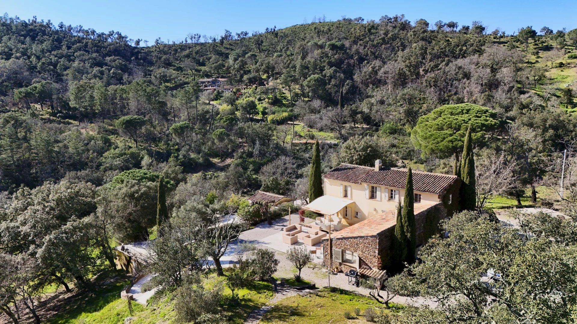 villa 7 Pièces en vente sur La Garde-Freinet (83680) Vente Villa La Garde-Freinet 7 Pièces 218 m²