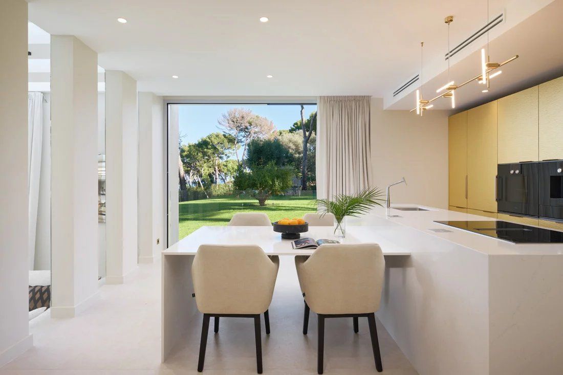 estate 6 Rooms for seasonal rent on Antibes (06160)