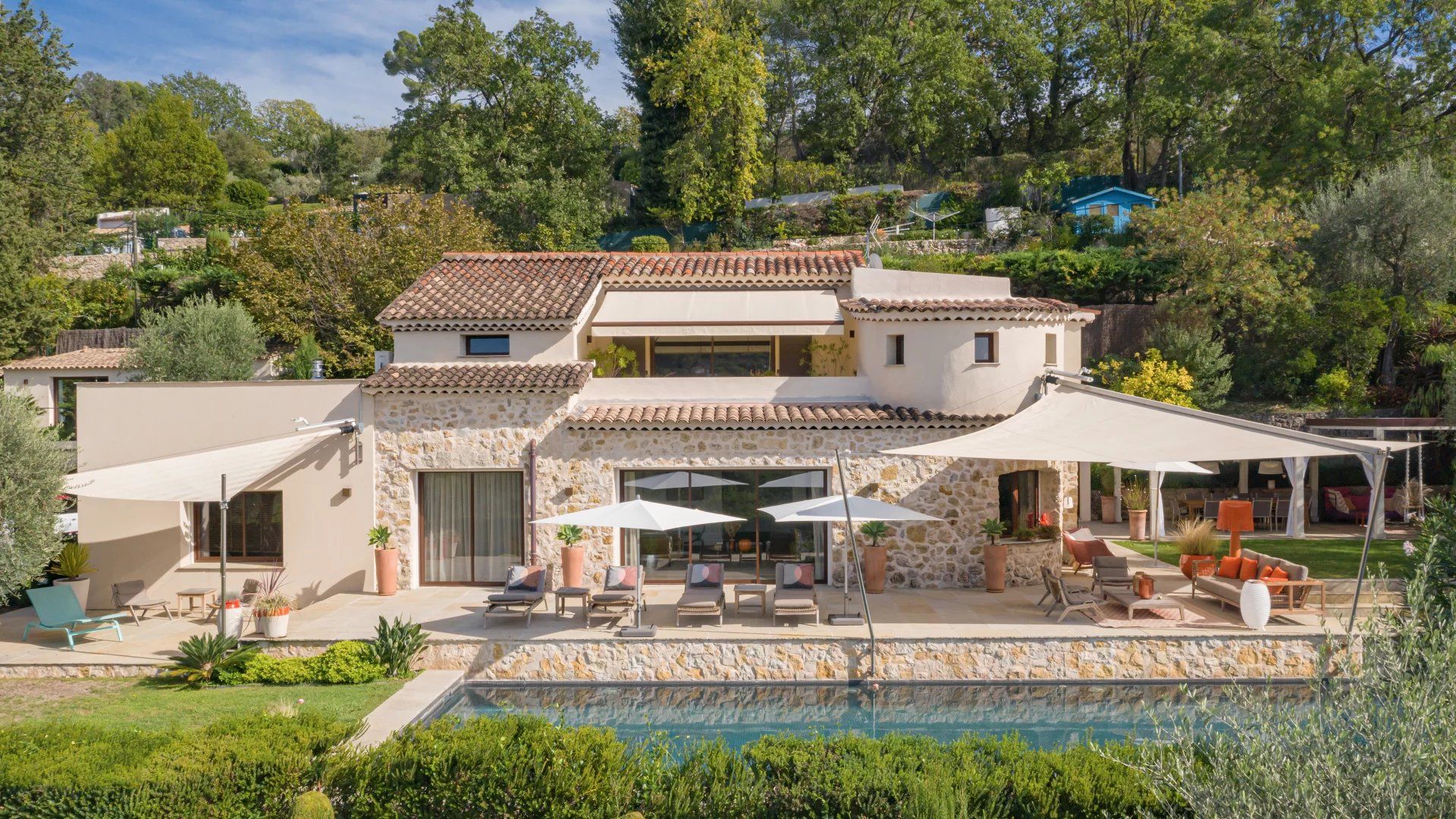 villa 6 Rooms for sale on Mougins (06250)