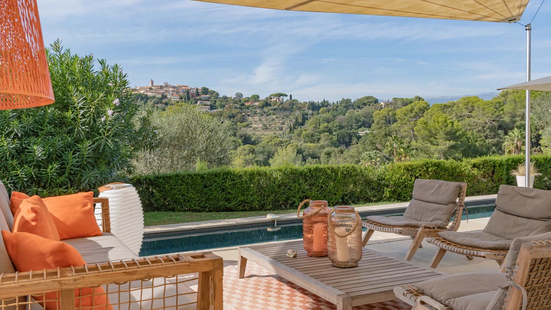 villa 6 Rooms for sale on Mougins (06250)