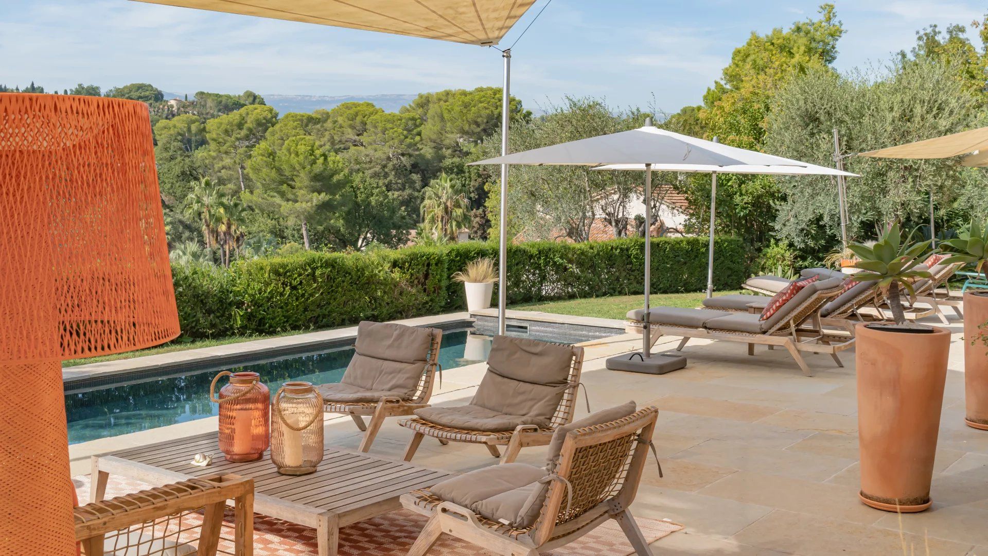 villa 6 Rooms for sale on Mougins (06250)